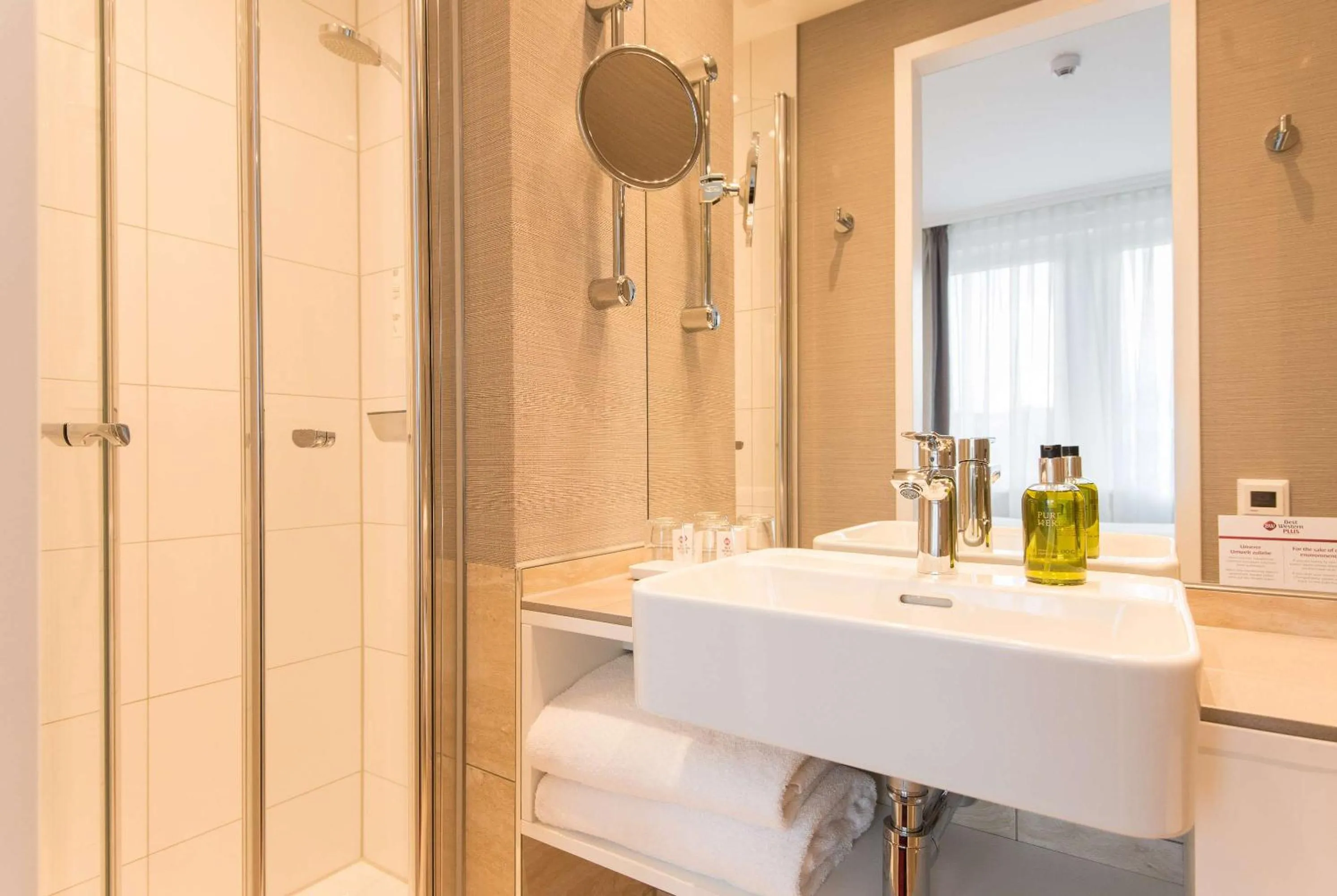 Bathroom in Best Western Plus Hotel St. Raphael