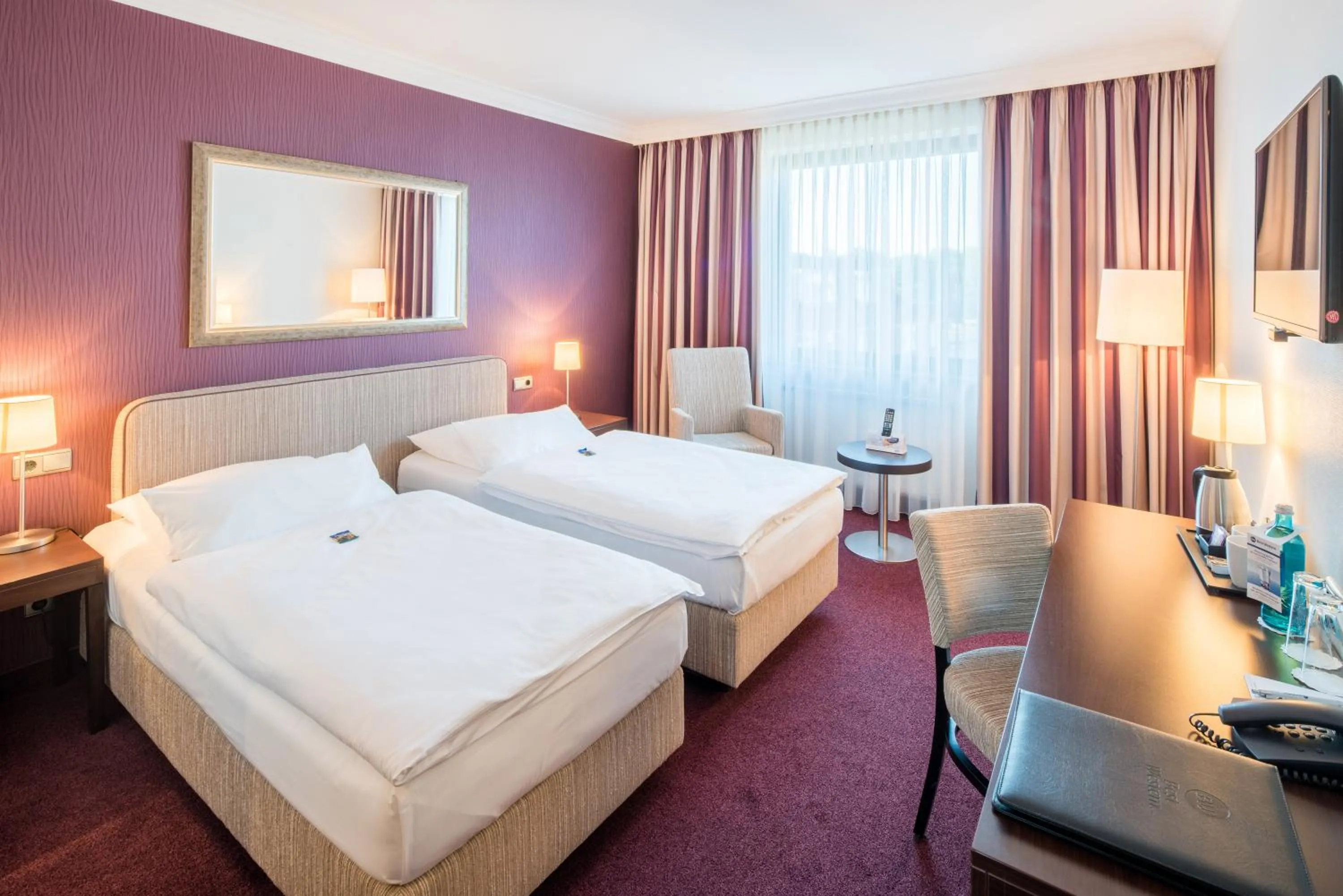 Photo of the whole room, Bed in Best Western Hotel Hamburg International