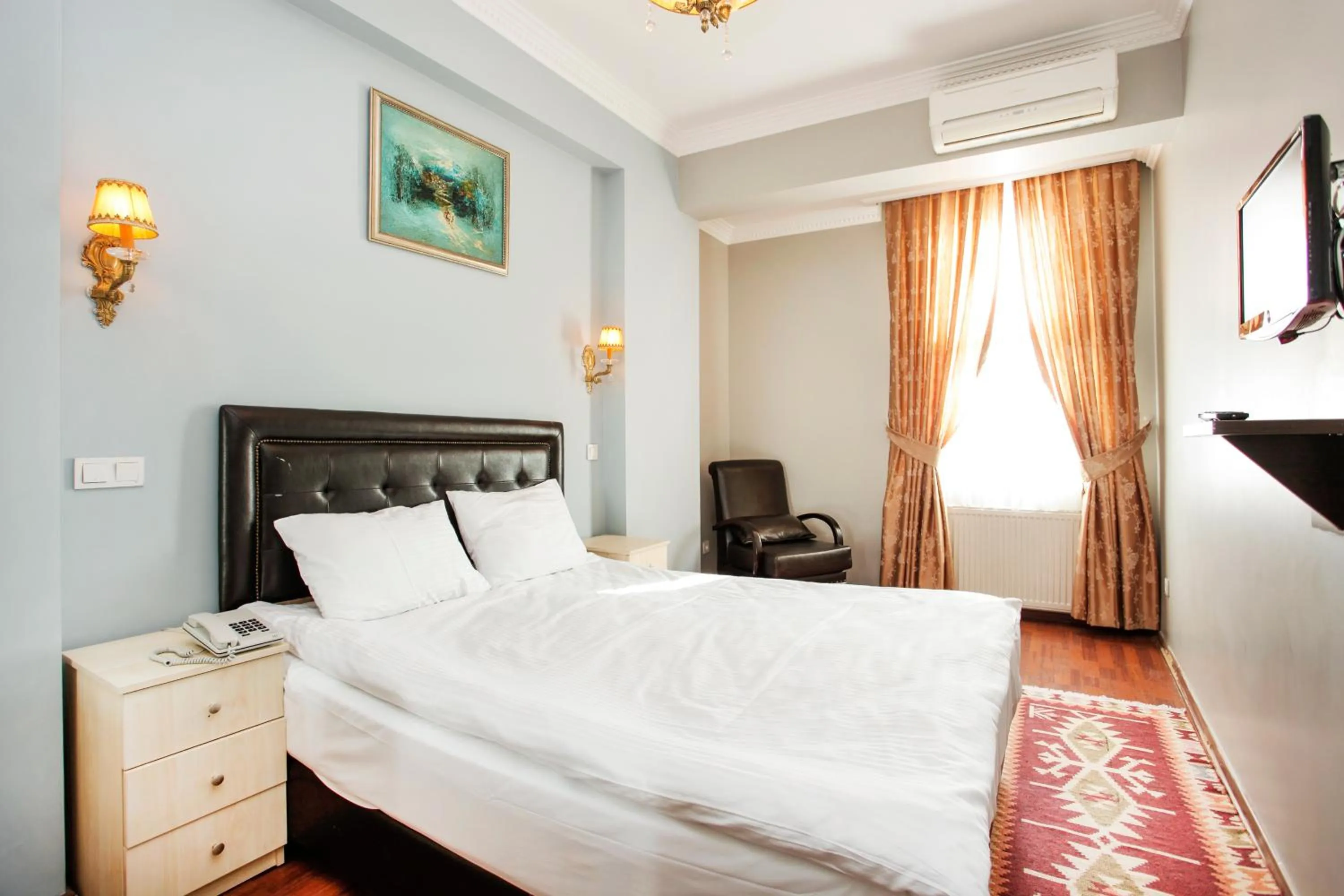 Bed in Sheriff Royal Suite