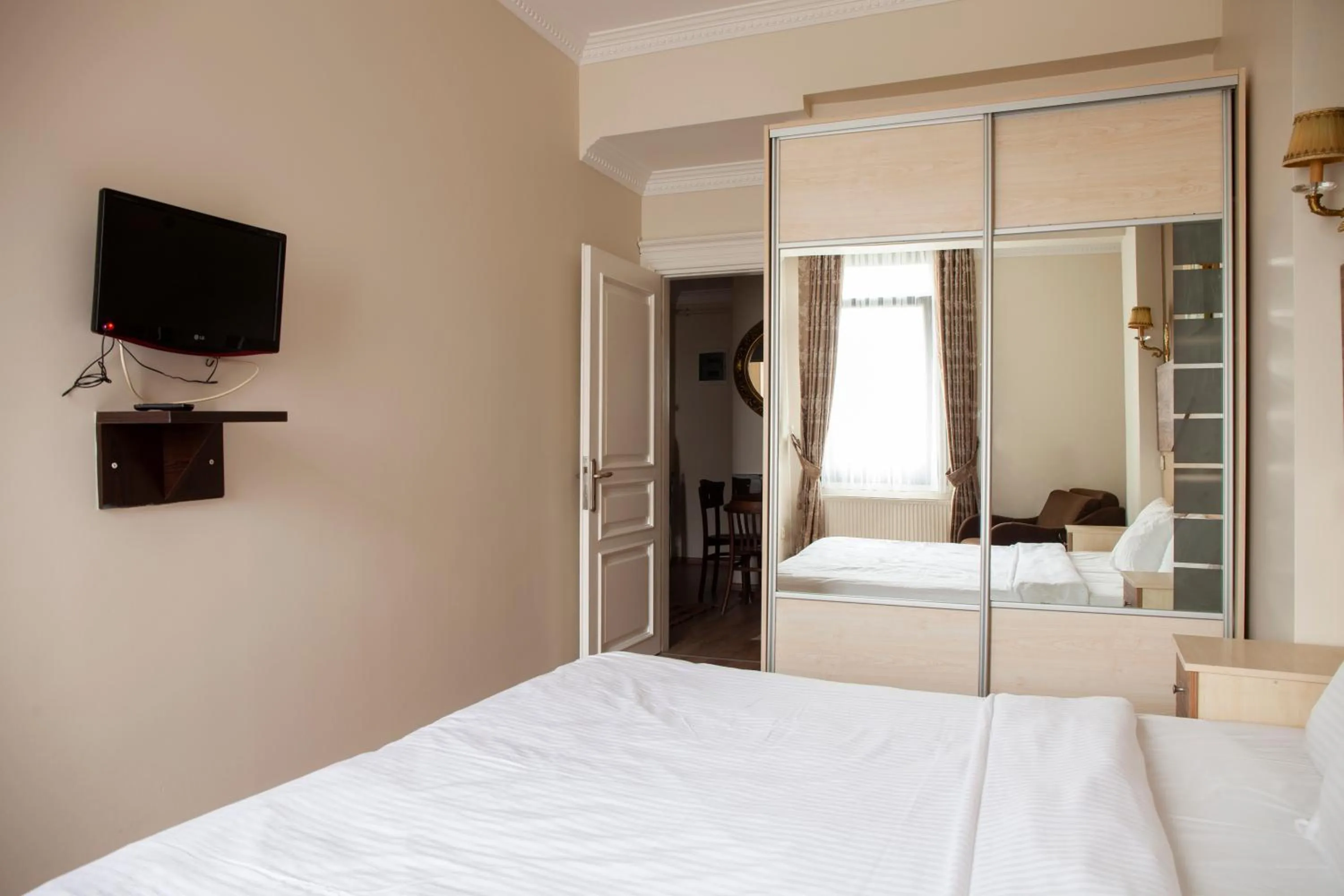 Bed in Sheriff Royal Suite