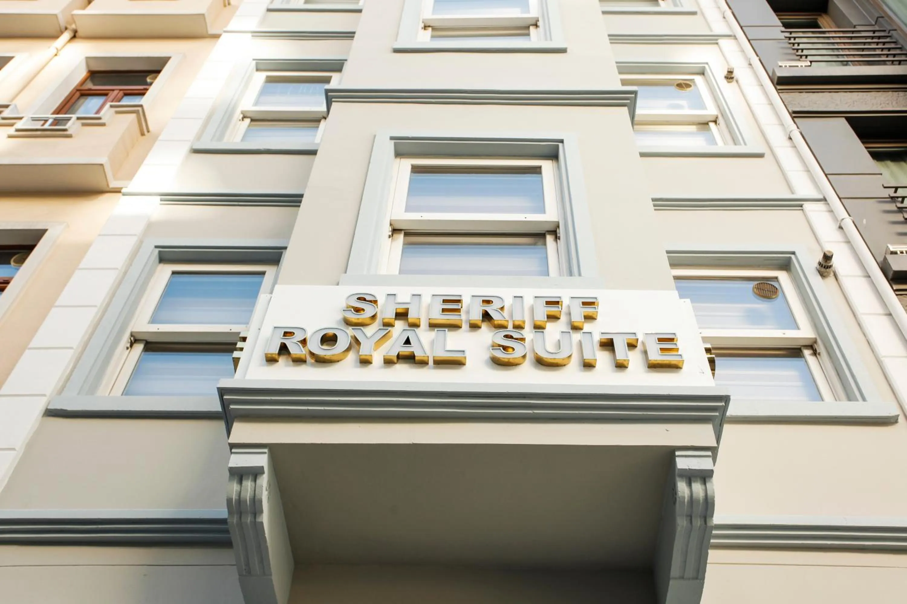 Restaurant/places to eat in Sheriff Royal Suite