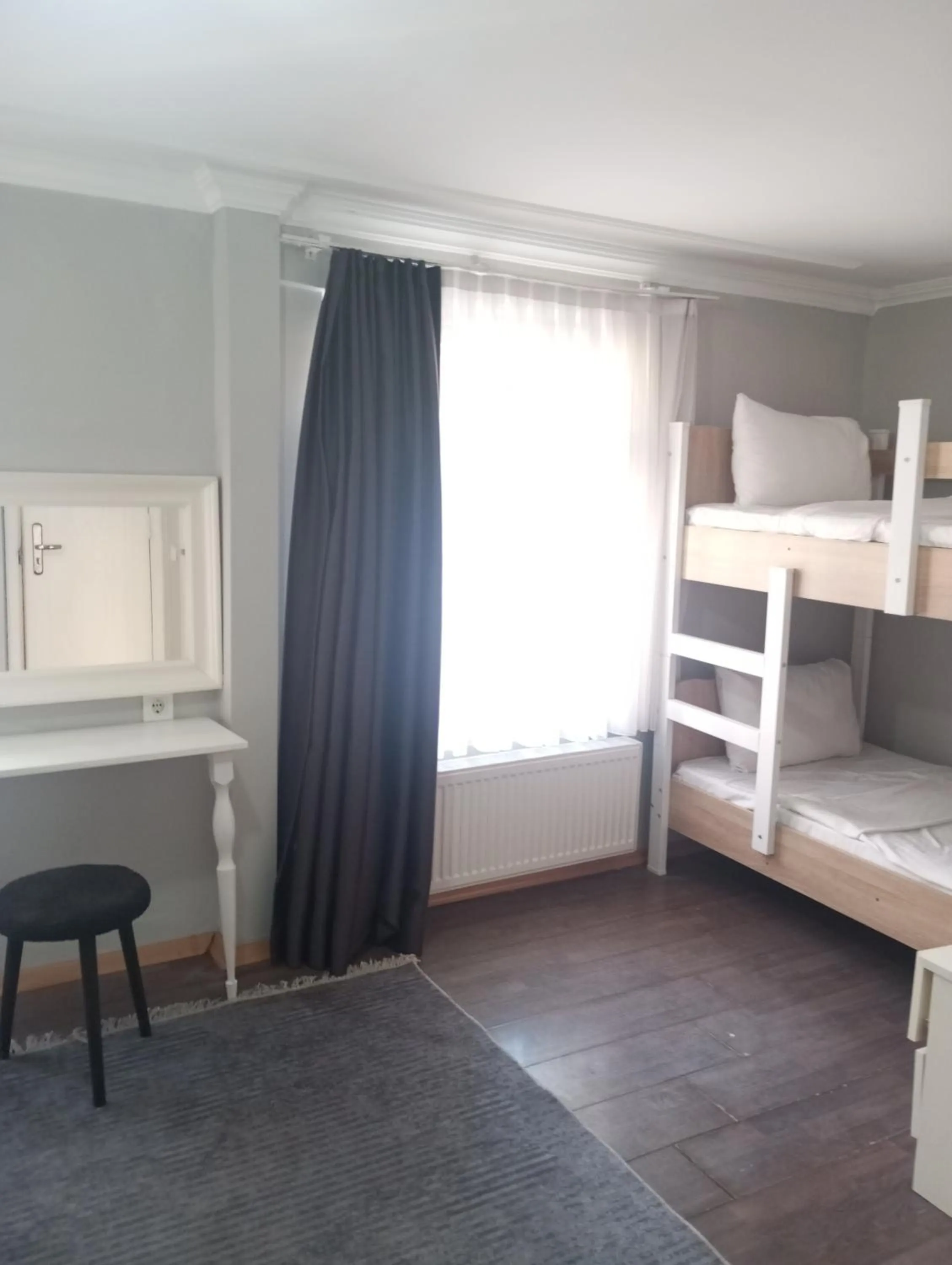 bunk bed, Bed in Rose Bouquets Hotel