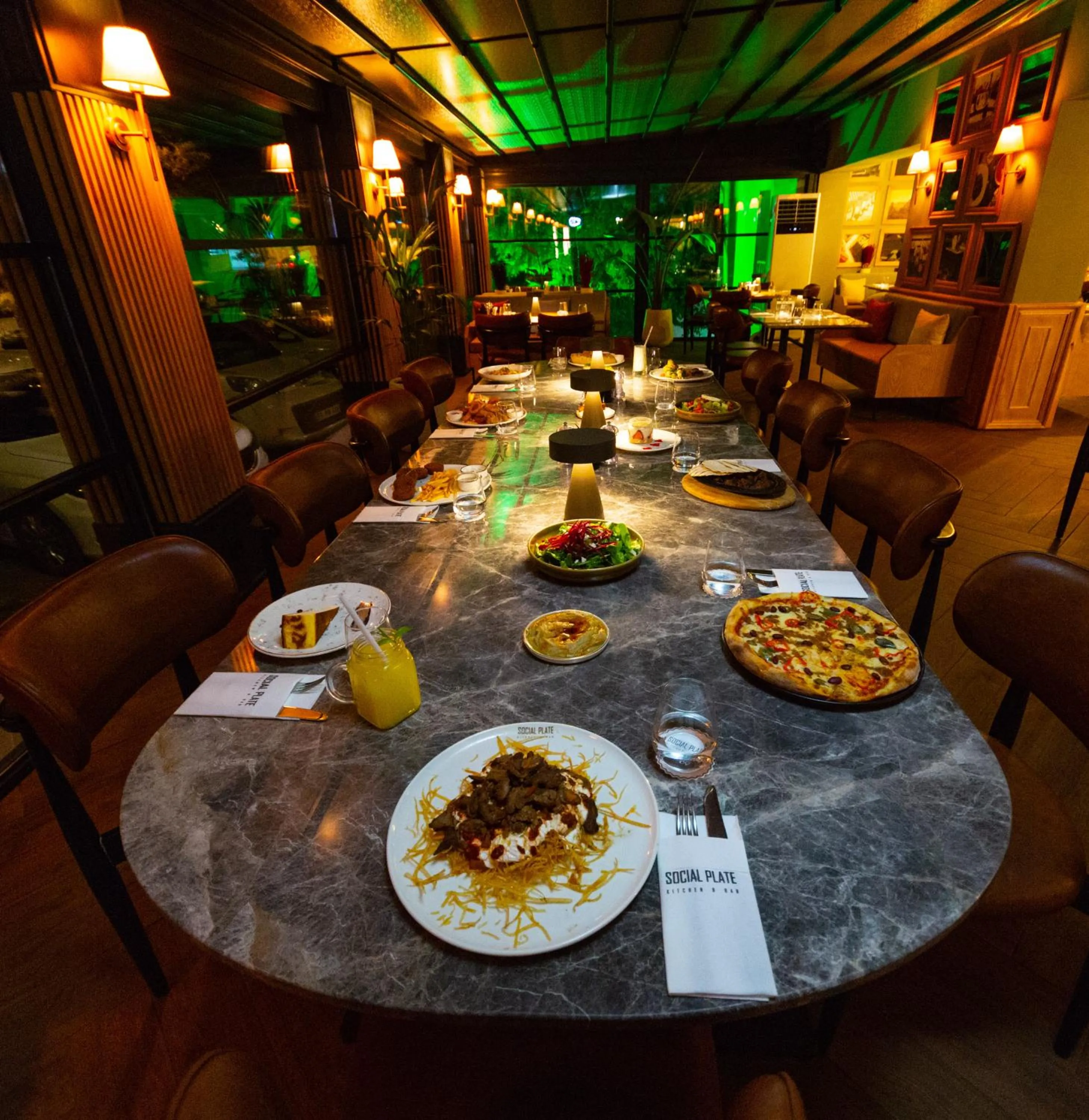 Restaurant/places to eat in Alan Suites