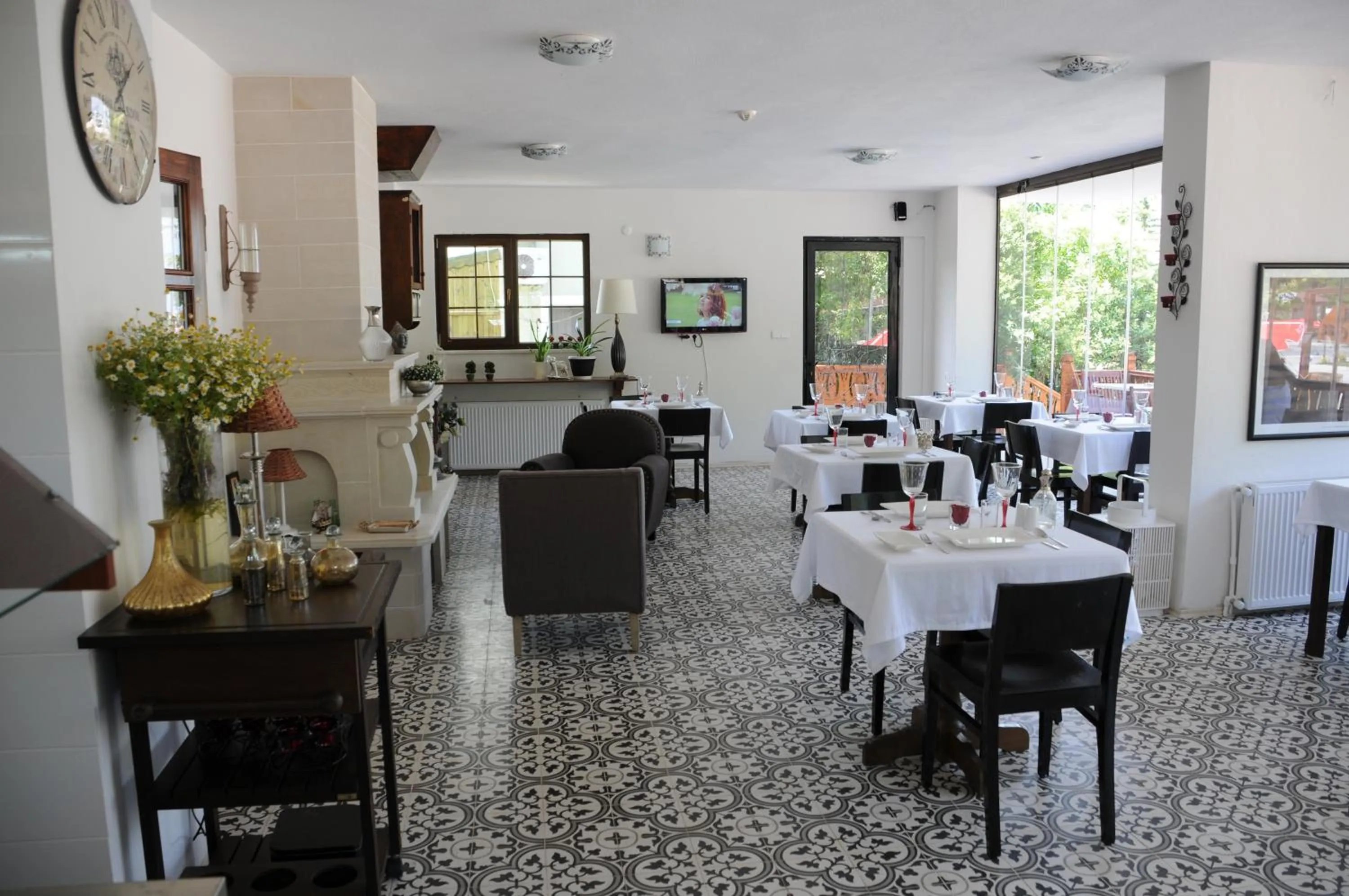 Restaurant/places to eat in Agva Piazza Hotel