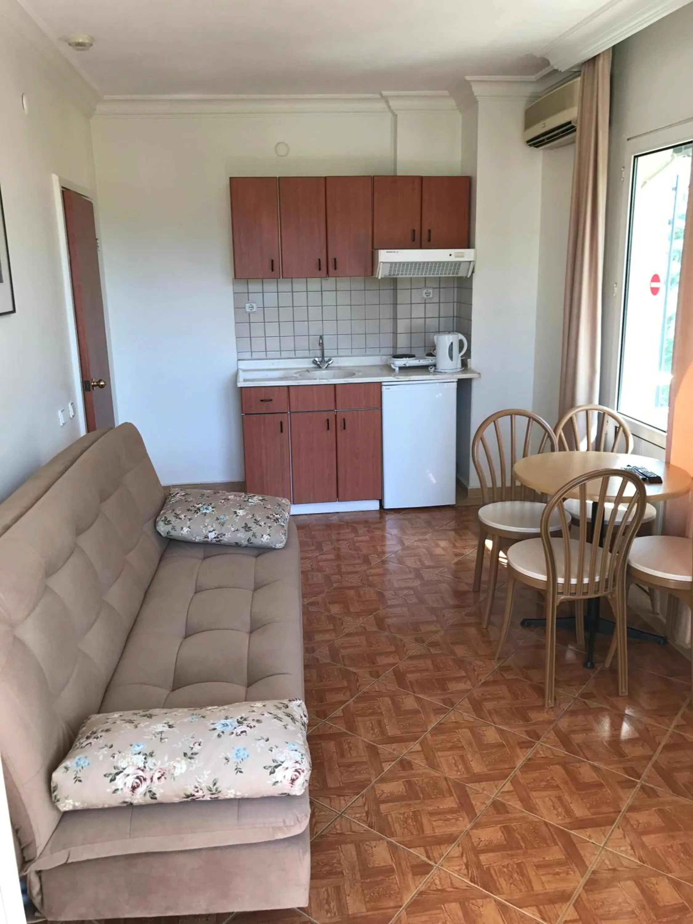 Kitchen or kitchenette in Blue Yacht Marina Apart Hotel