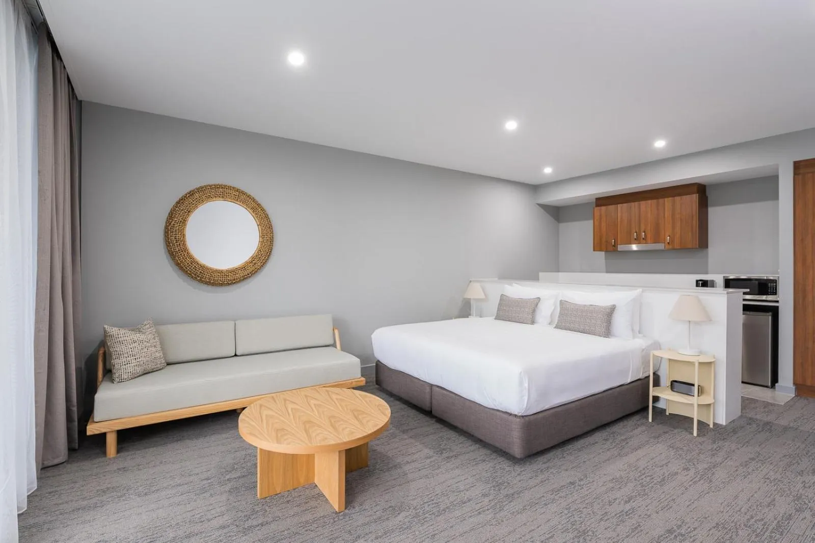 Photo of the whole room, Bed in Abode Malua Bay