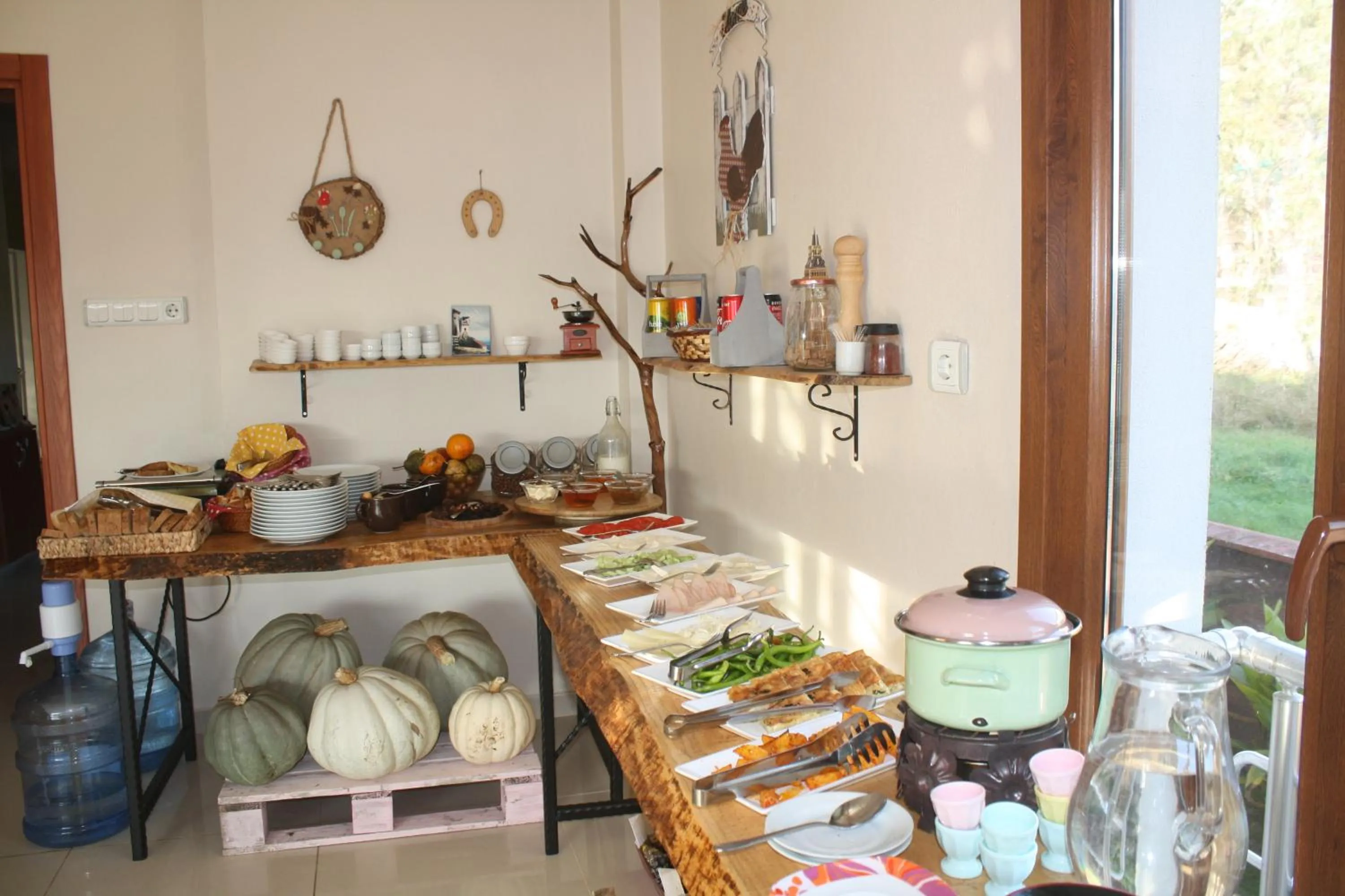 Restaurant/places to eat in Sapphire Hotel