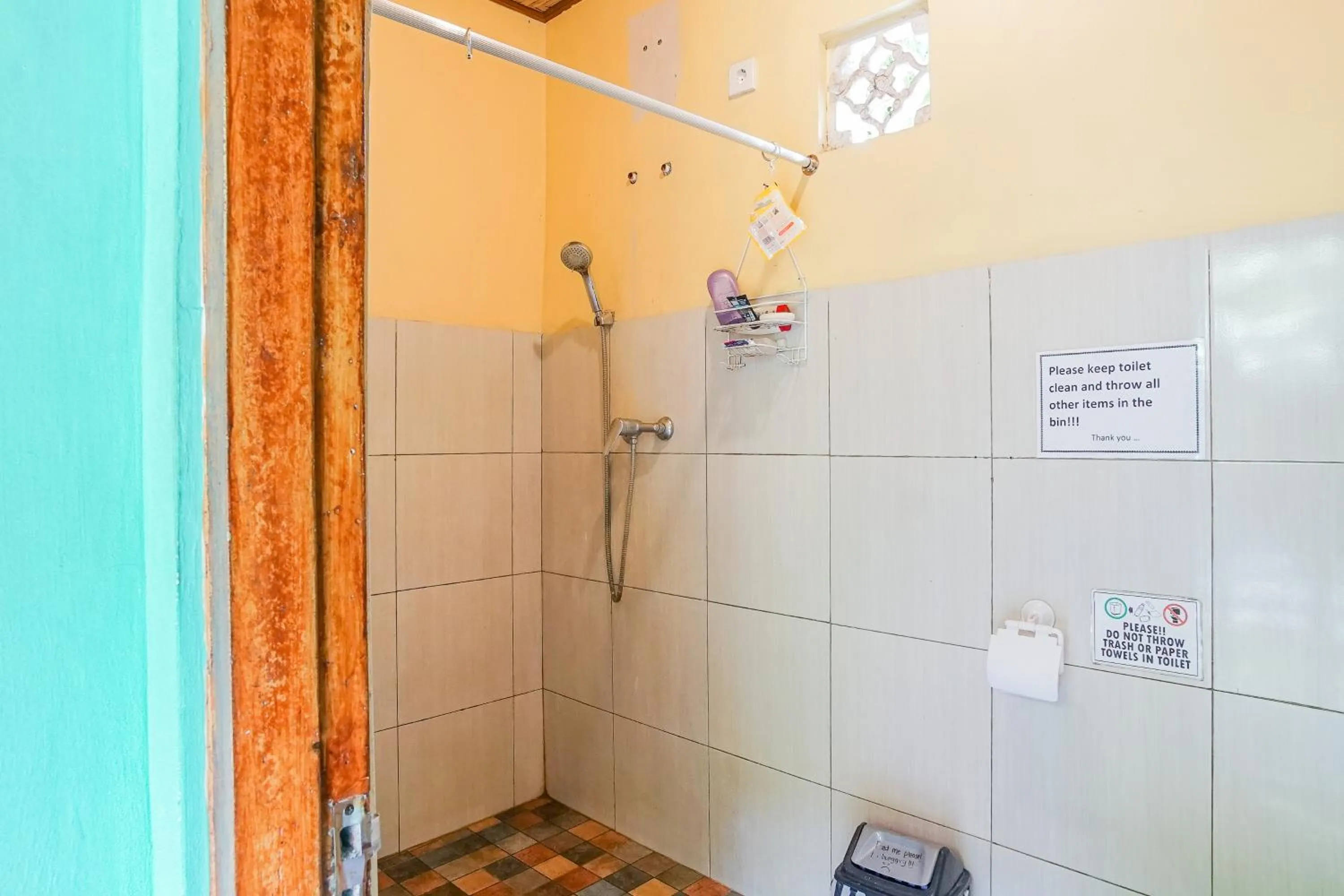 Bathroom in Padi-Padi Hostel & Bar