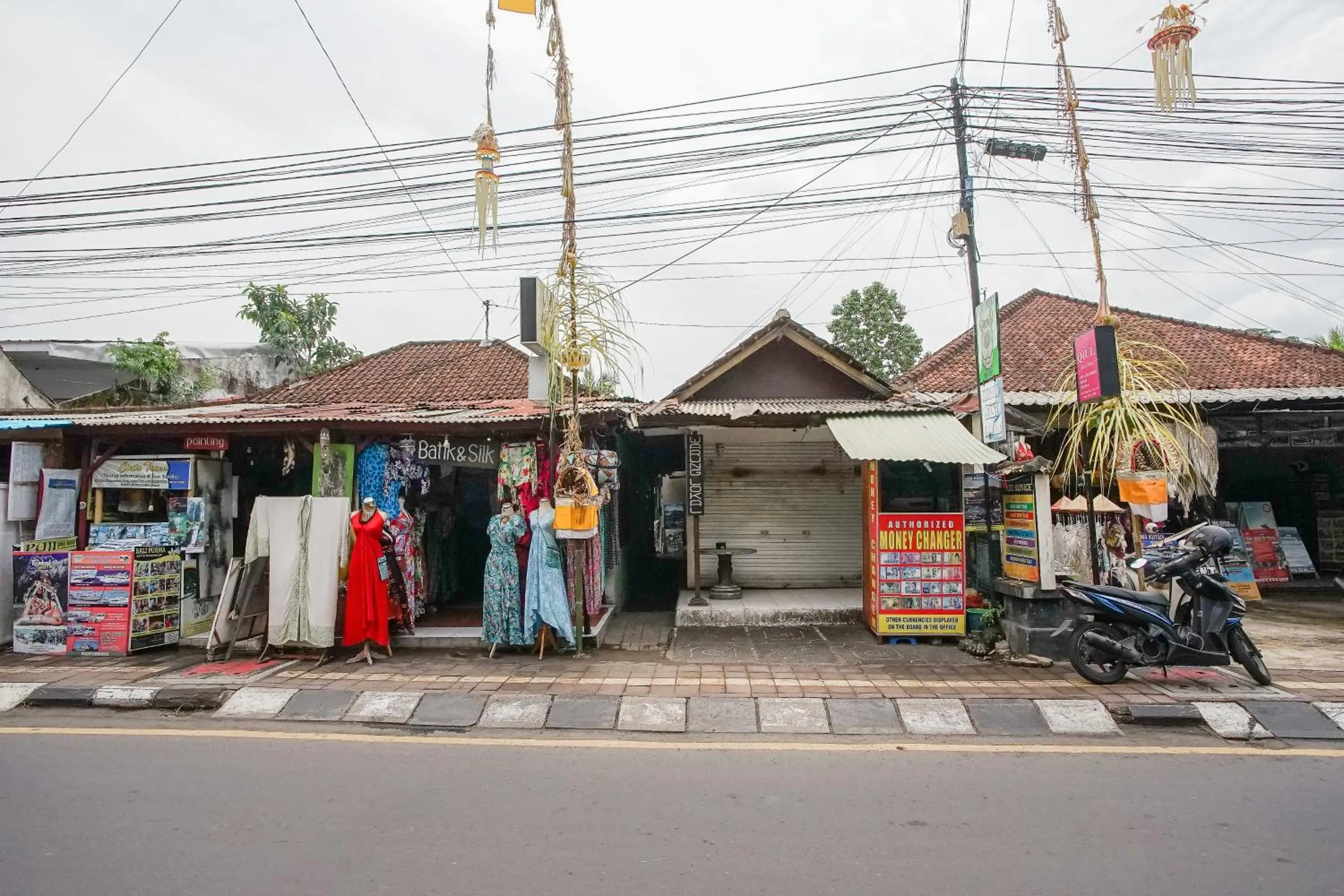 On-site shops in Padi-Padi Hostel & Bar