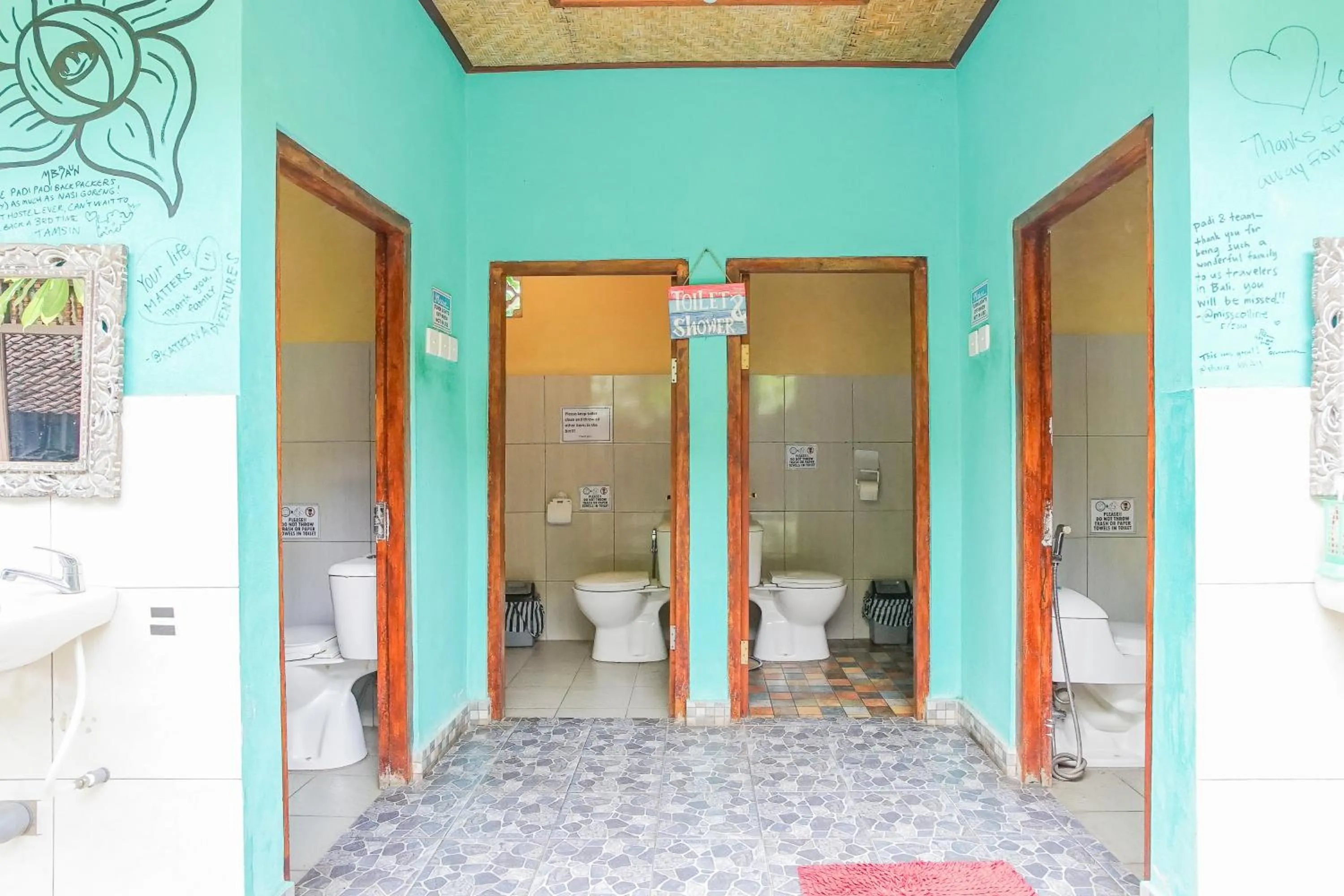 Bathroom in Padi-Padi Hostel & Bar