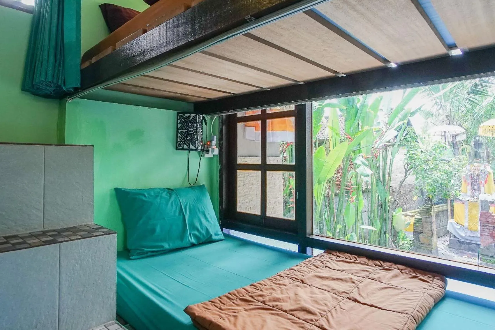 bunk bed in Padi-Padi Hostel & Bar