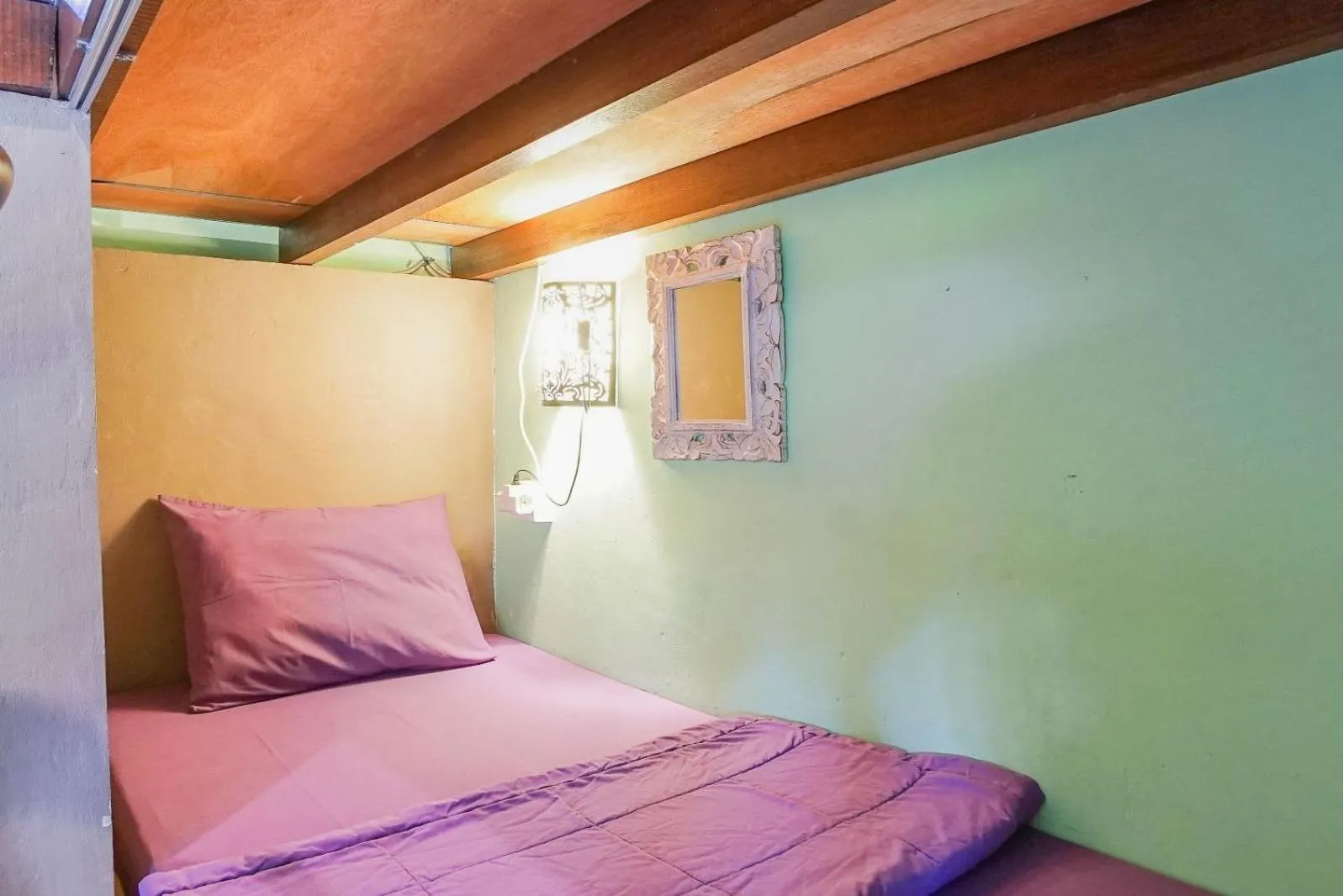 bunk bed in Padi-Padi Hostel & Bar