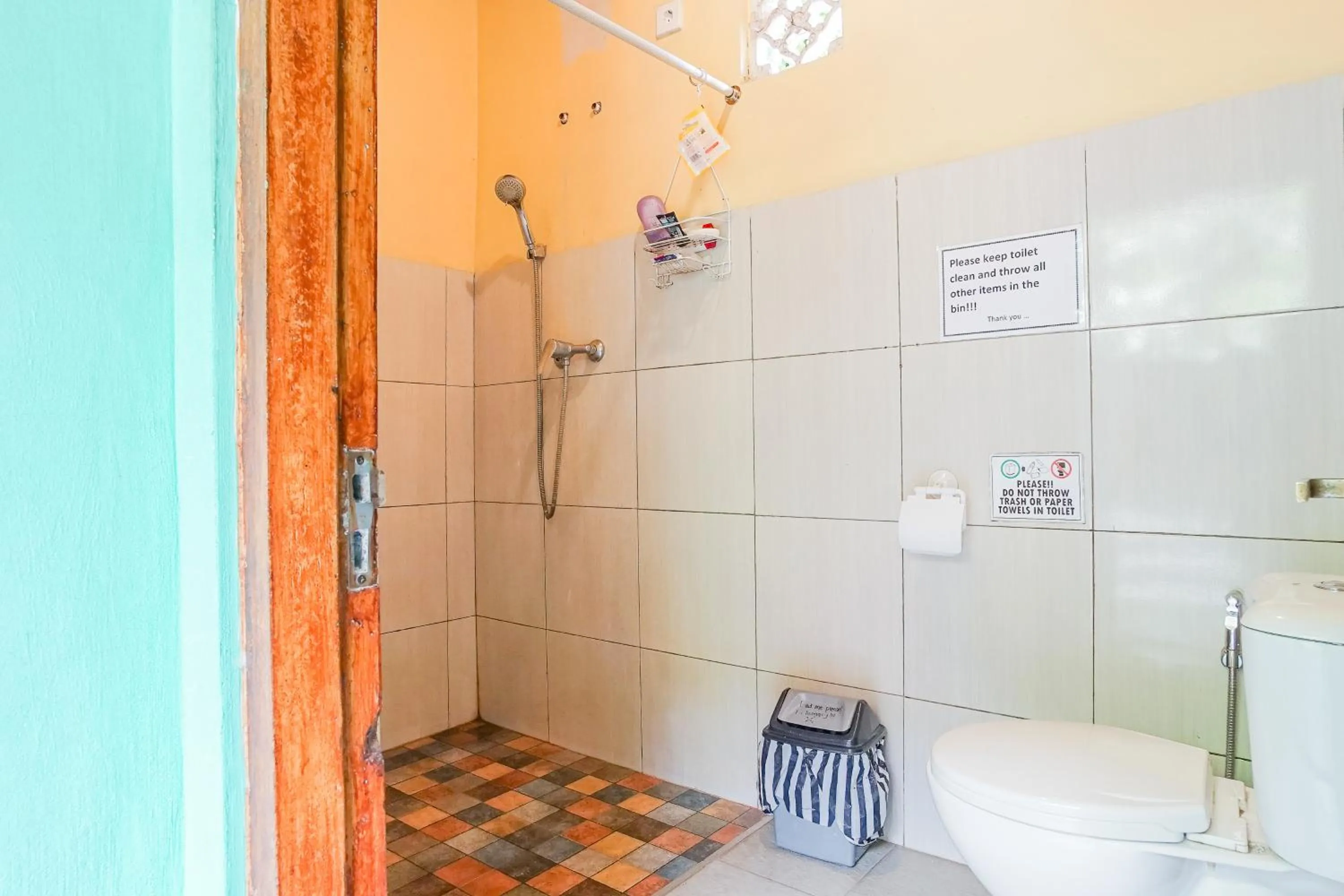 Bathroom in Padi-Padi Hostel & Bar