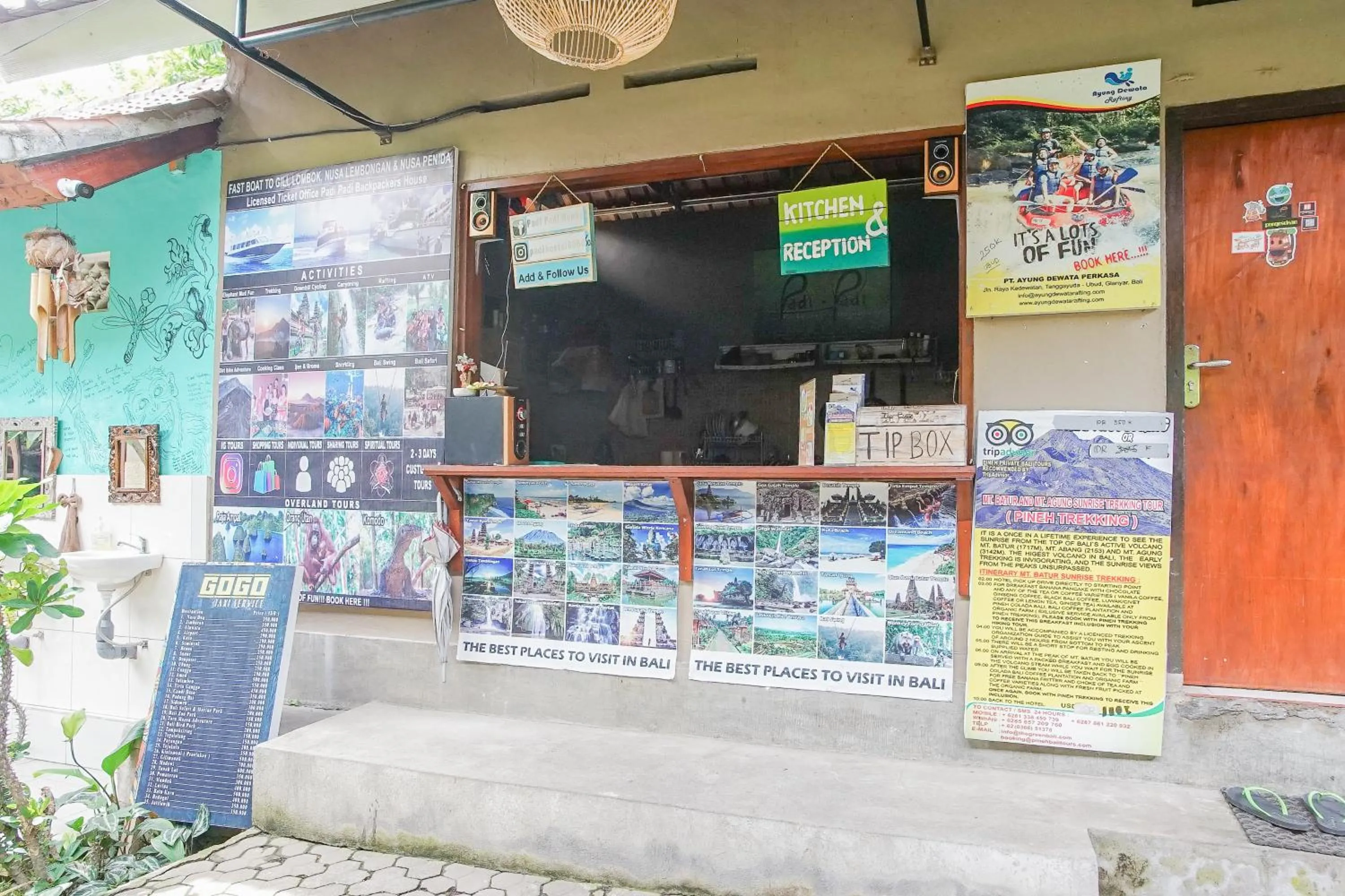 On-site shops in Padi-Padi Hostel & Bar