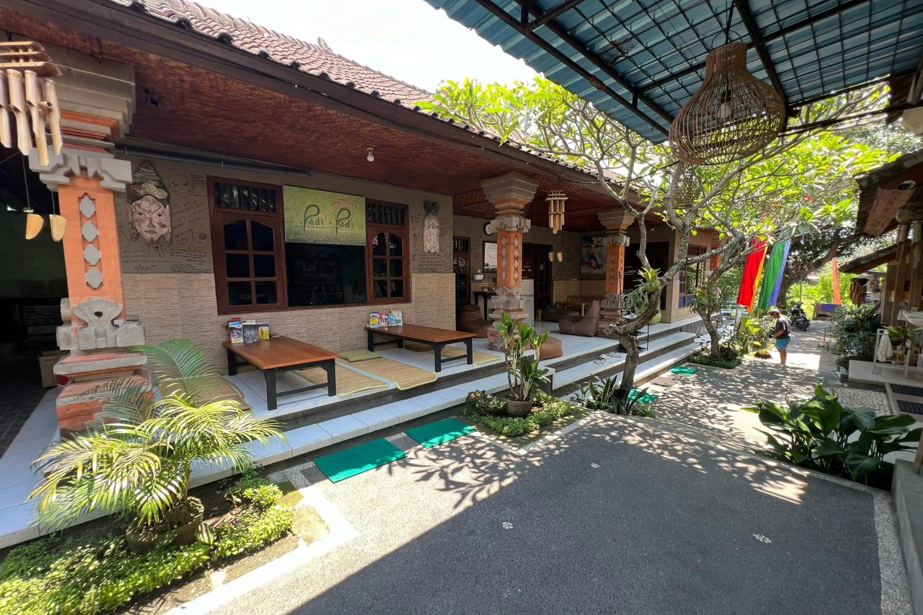 Property building in Padi-Padi Hostel & Bar