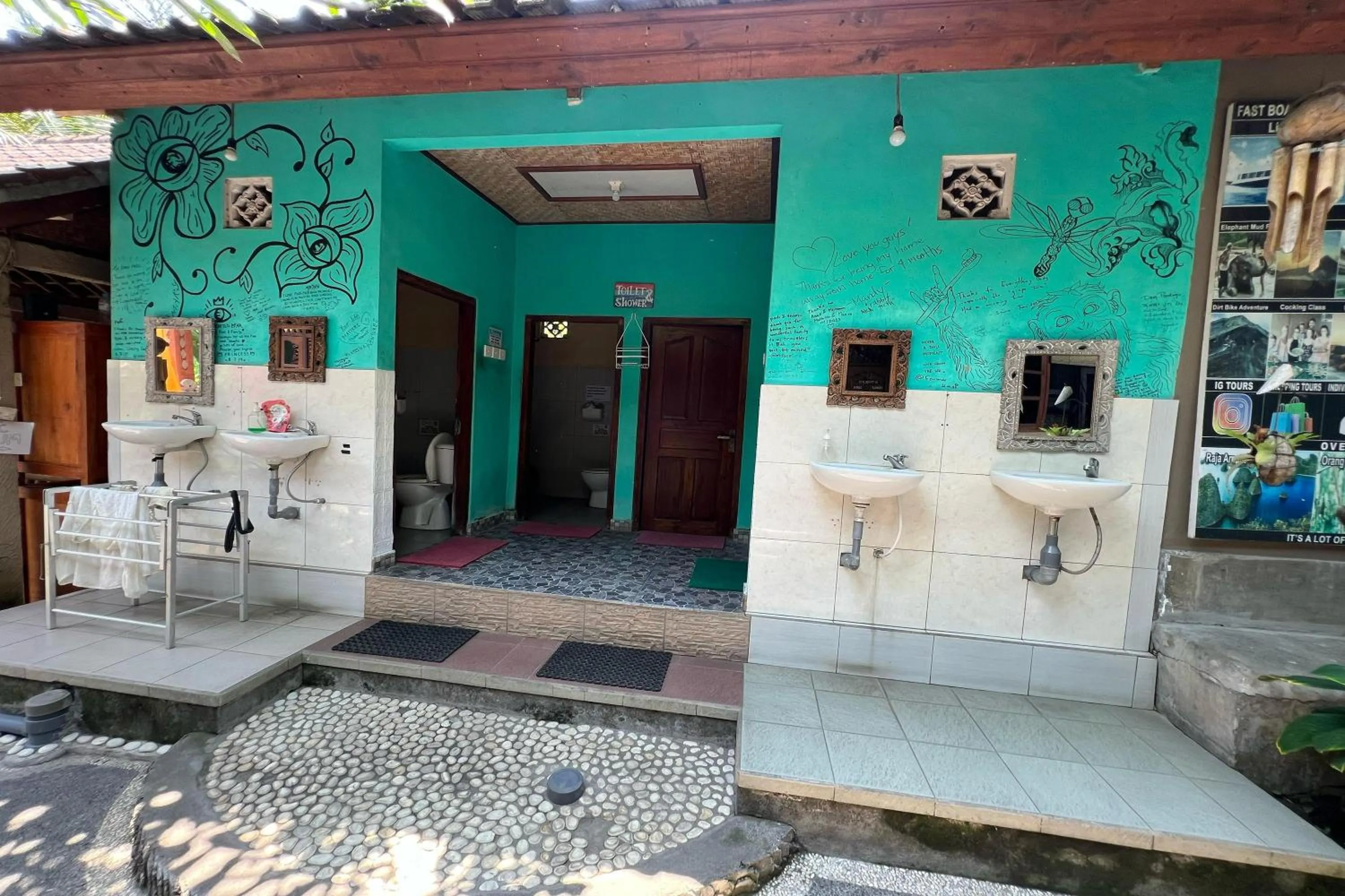 Bathroom in Padi-Padi Hostel & Bar