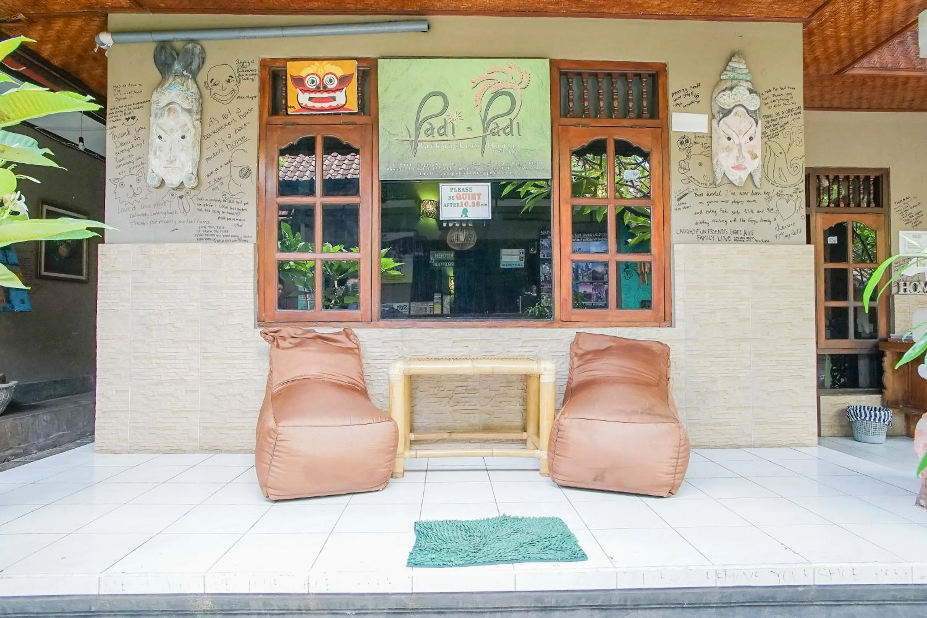 Facade/entrance in Padi-Padi Hostel & Bar