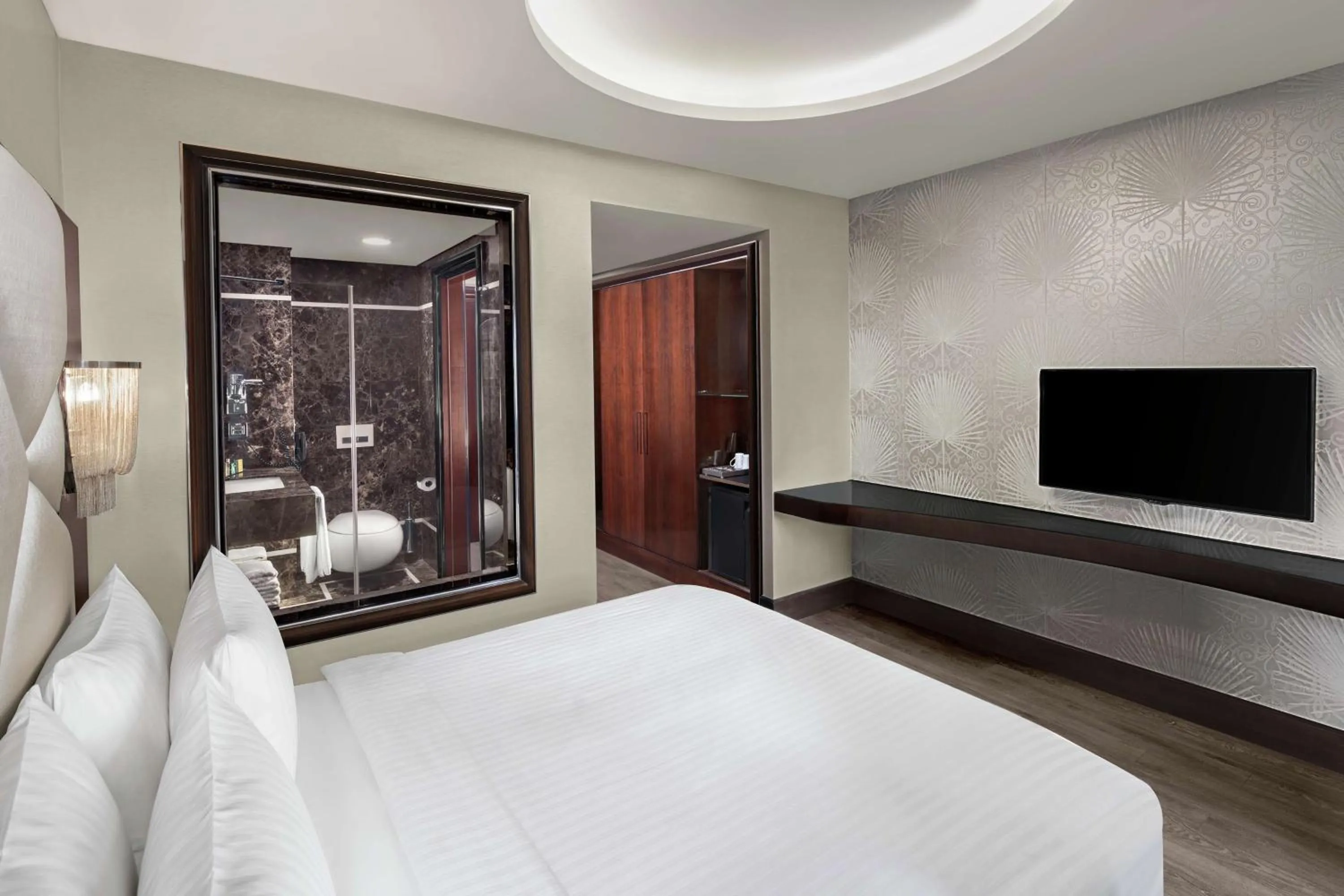 Bedroom, Bed in DoubleTree by Hilton Istanbul Gayrettepe