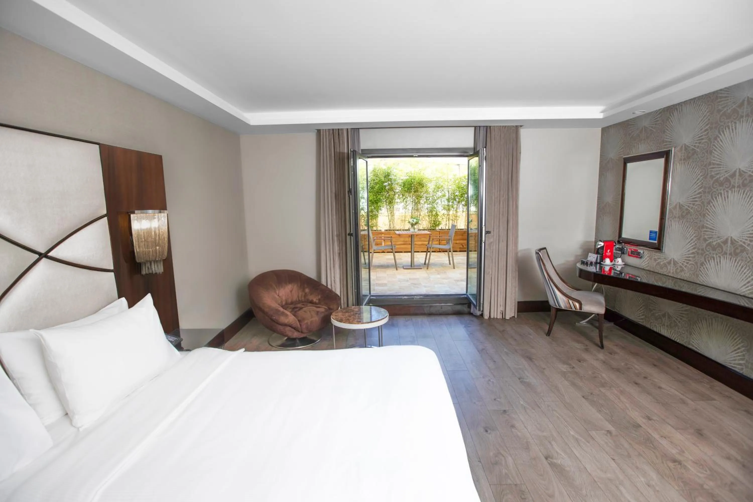 Bedroom, Bed in DoubleTree by Hilton Istanbul Gayrettepe