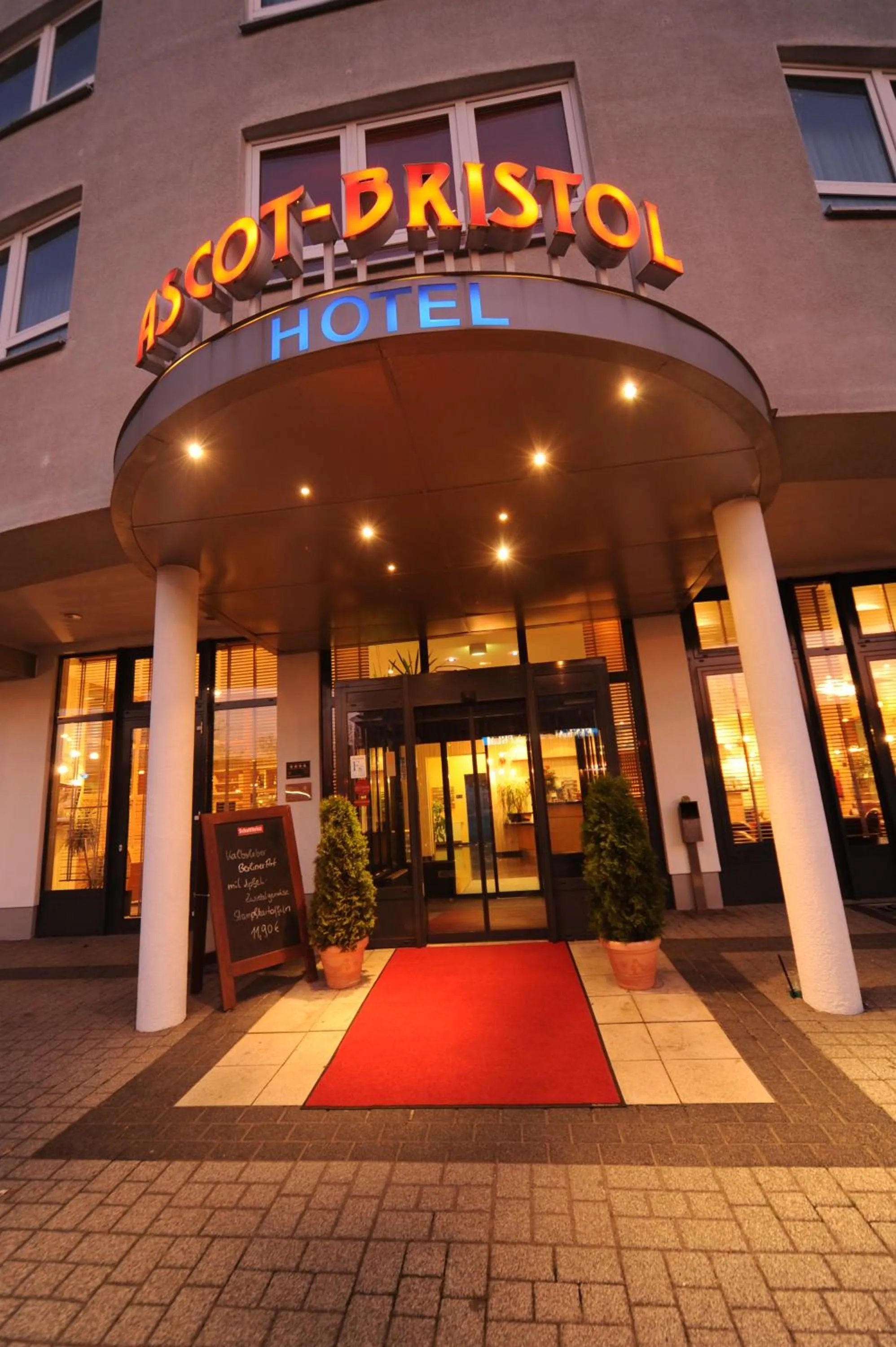 Facade/entrance in Hotel Ascot Bristol