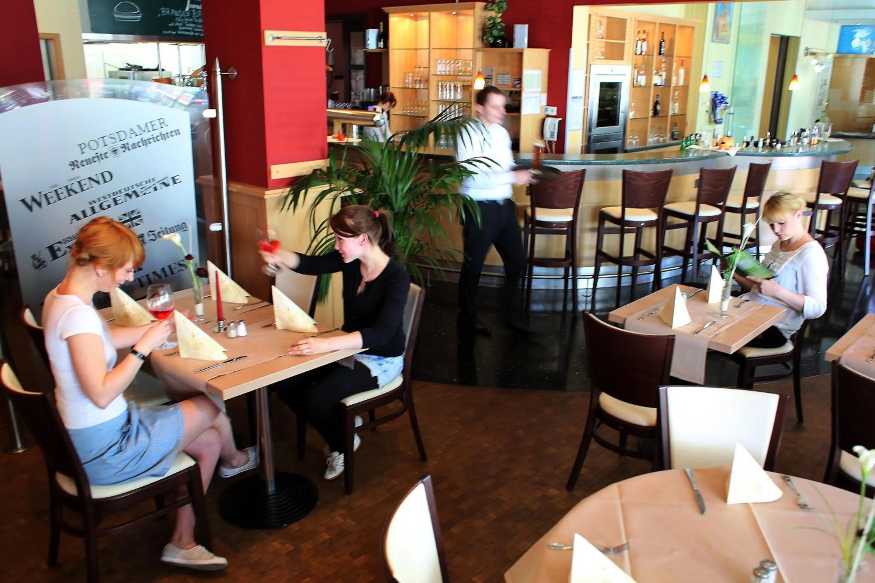 Restaurant/places to eat in Hotel Ascot Bristol