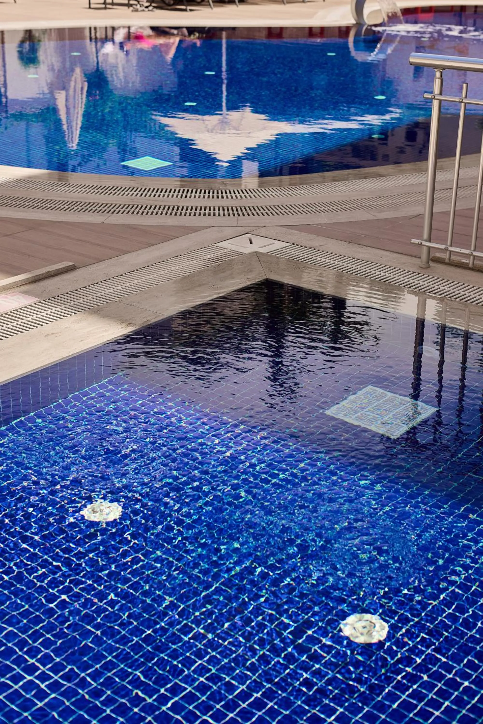 Swimming pool in Asli Hotel