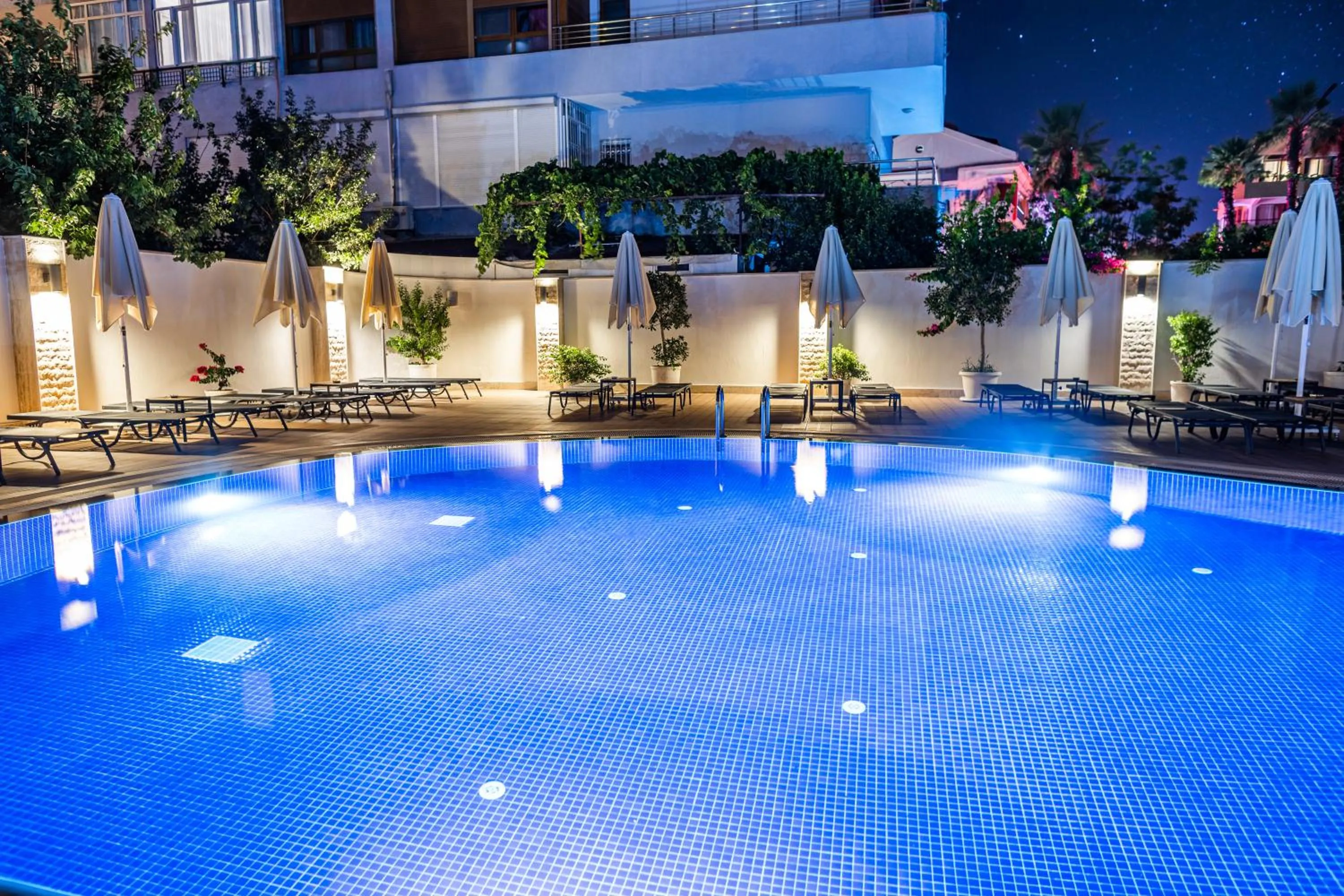 Swimming pool in Asli Hotel