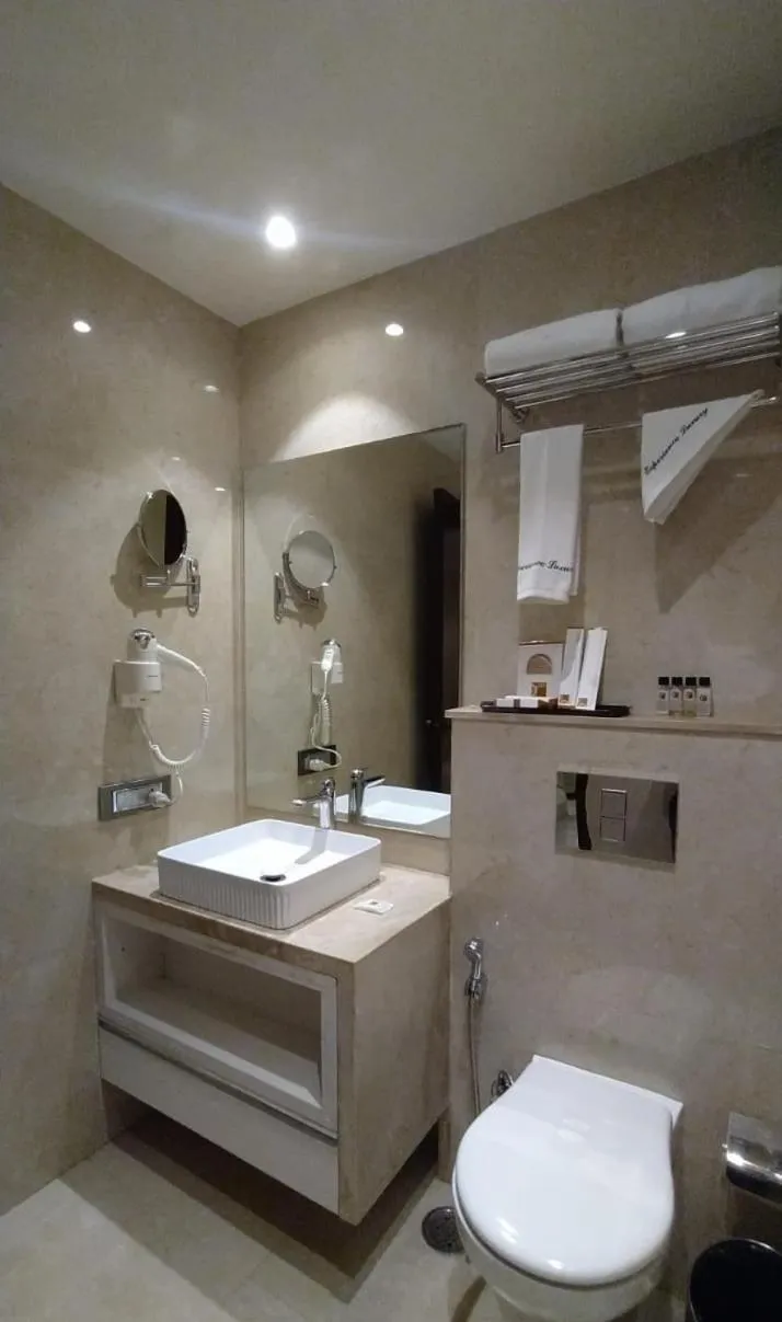 Bathroom in Hotel Clarks Premier ,Kota