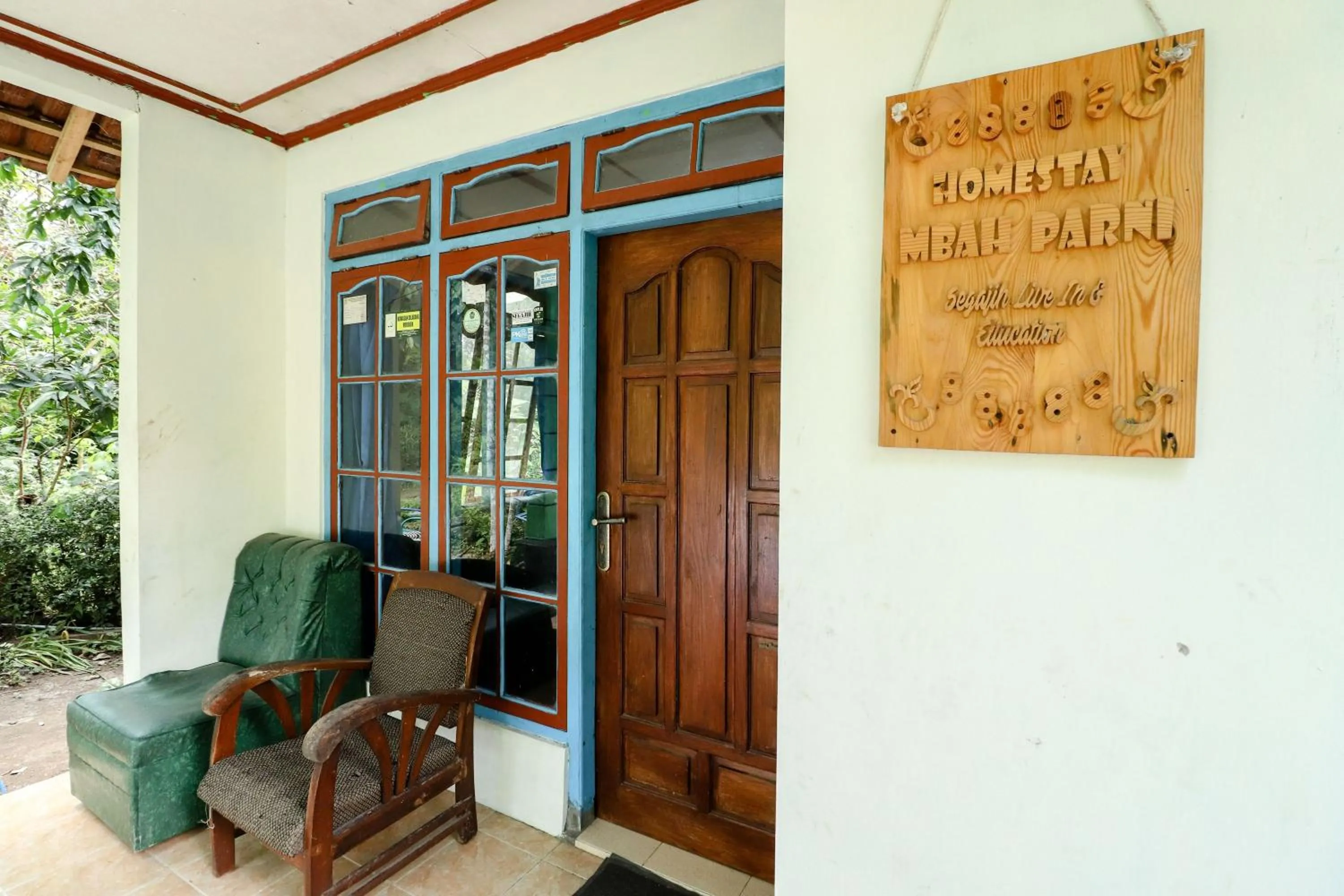 Facade/entrance in Homestay Mbah Parni