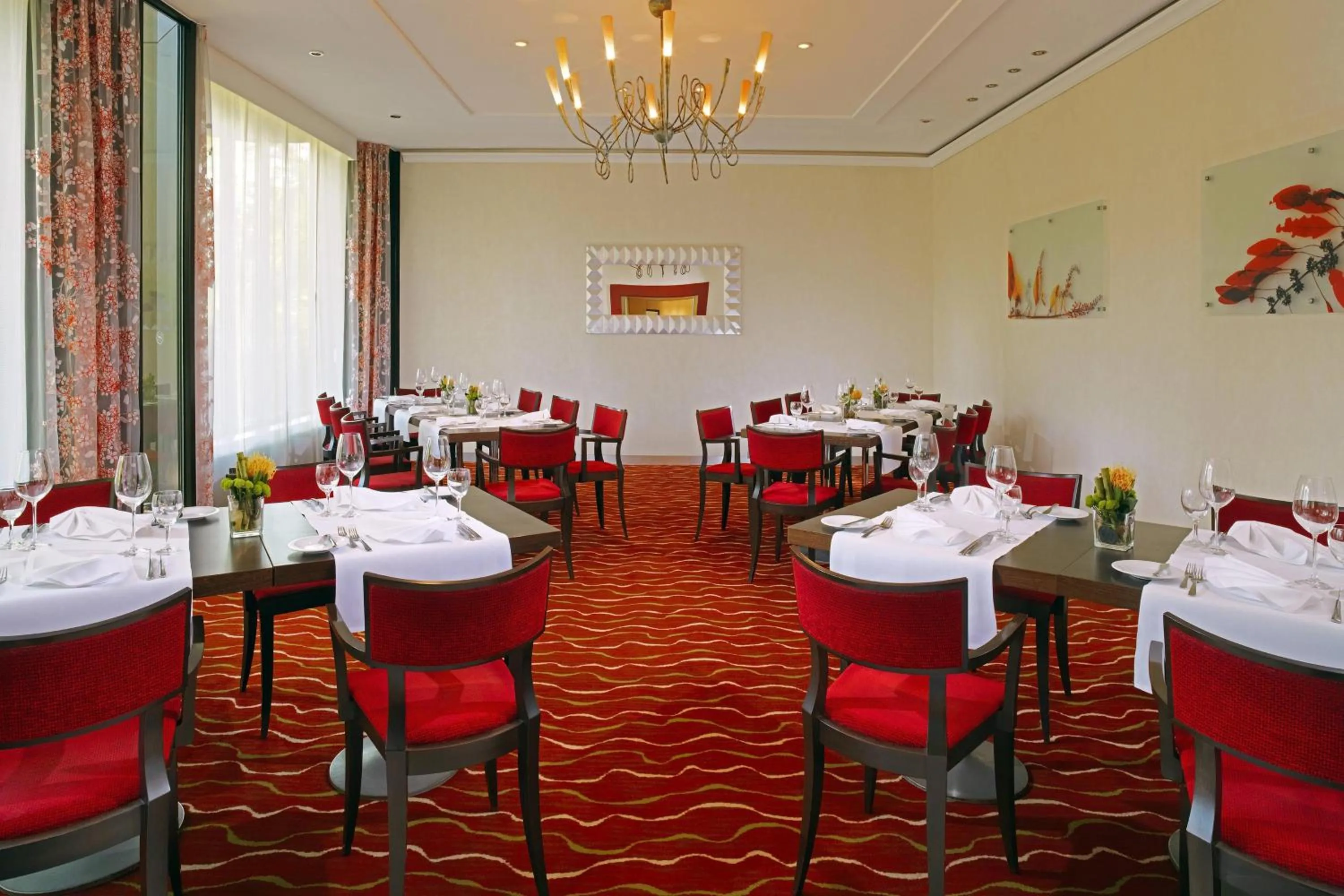 Restaurant/places to eat in Sheraton Essen Hotel