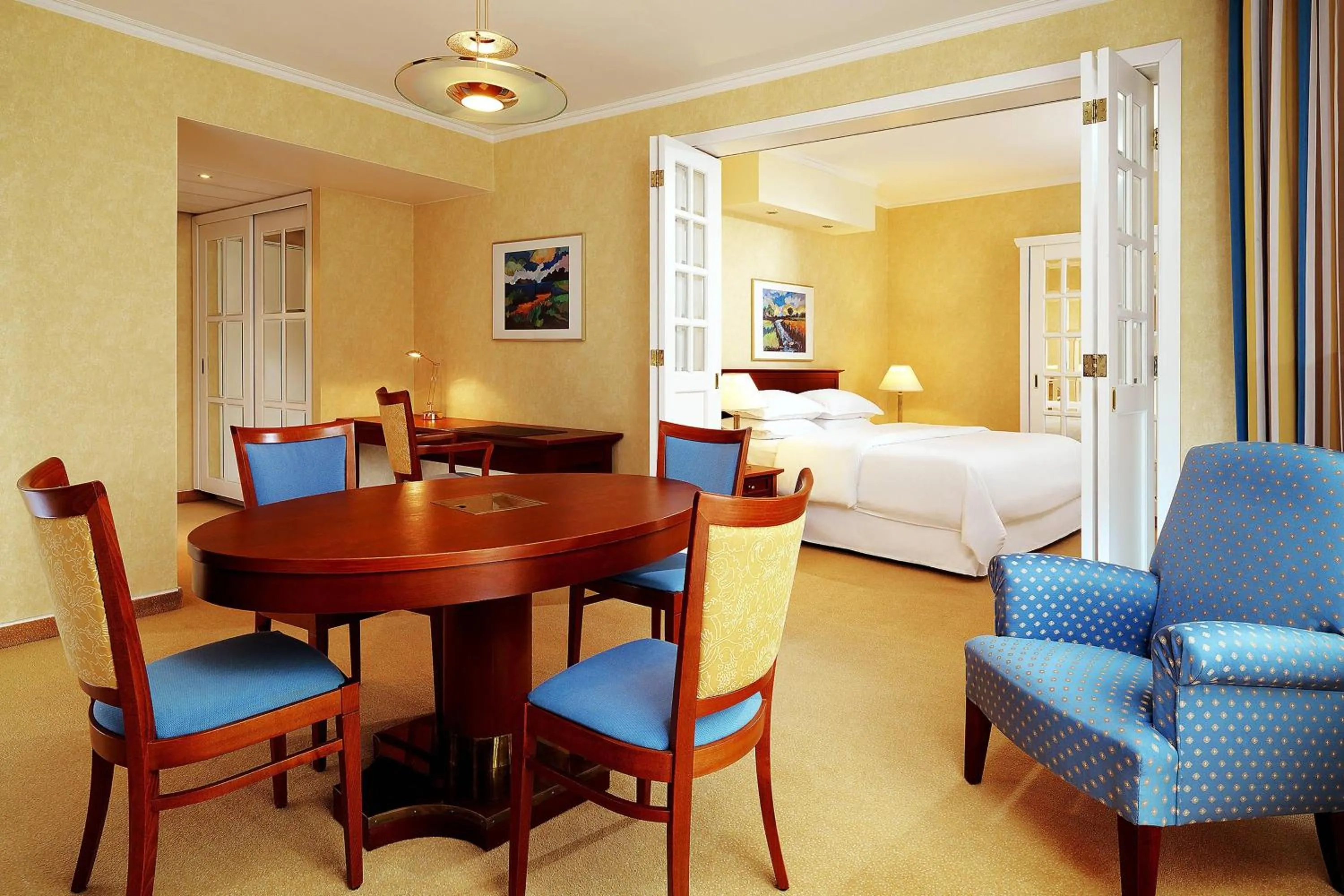 Bedroom, Bed in Sheraton Essen Hotel