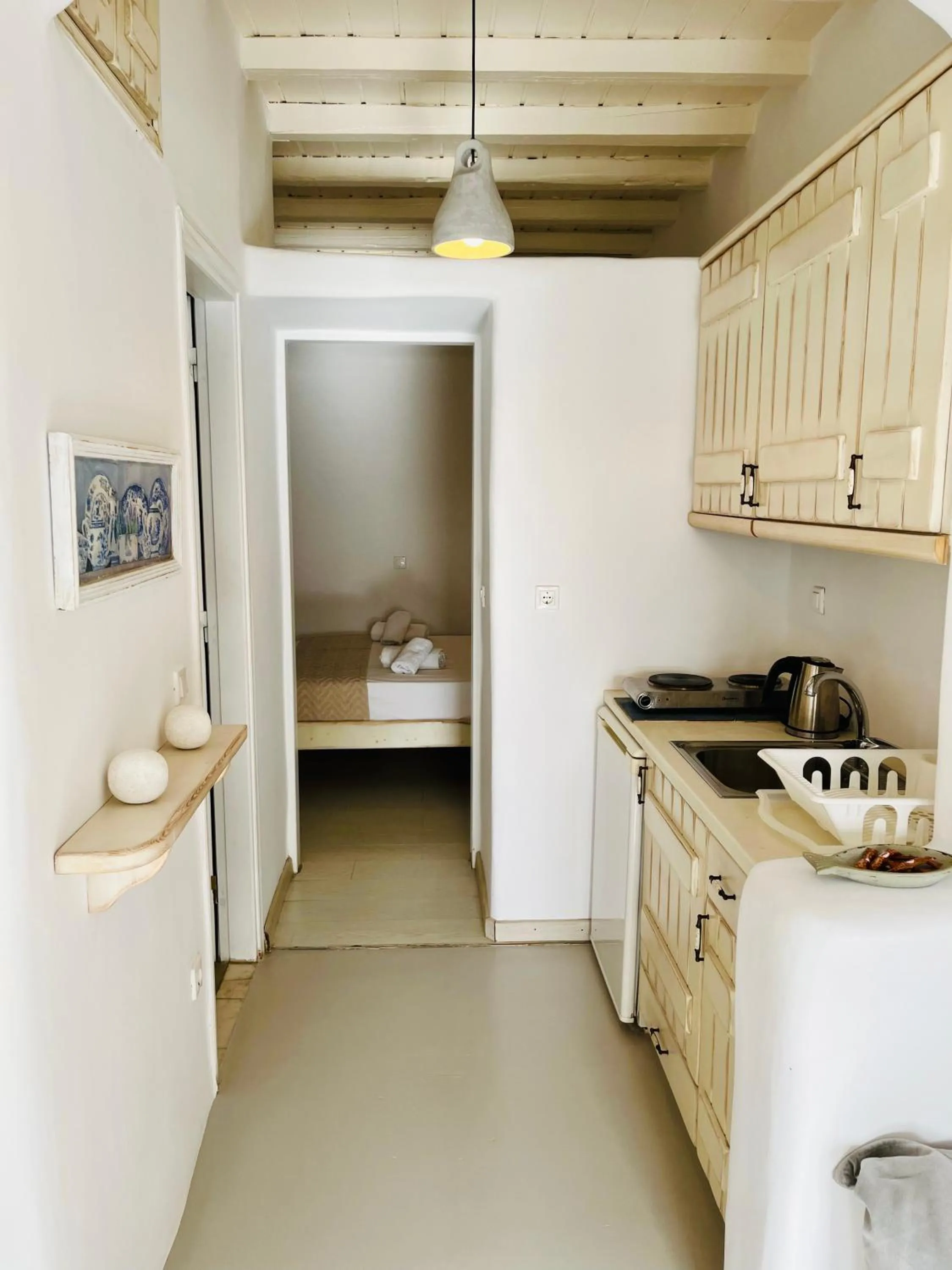Kitchen or kitchenette in Navy Blue Suites