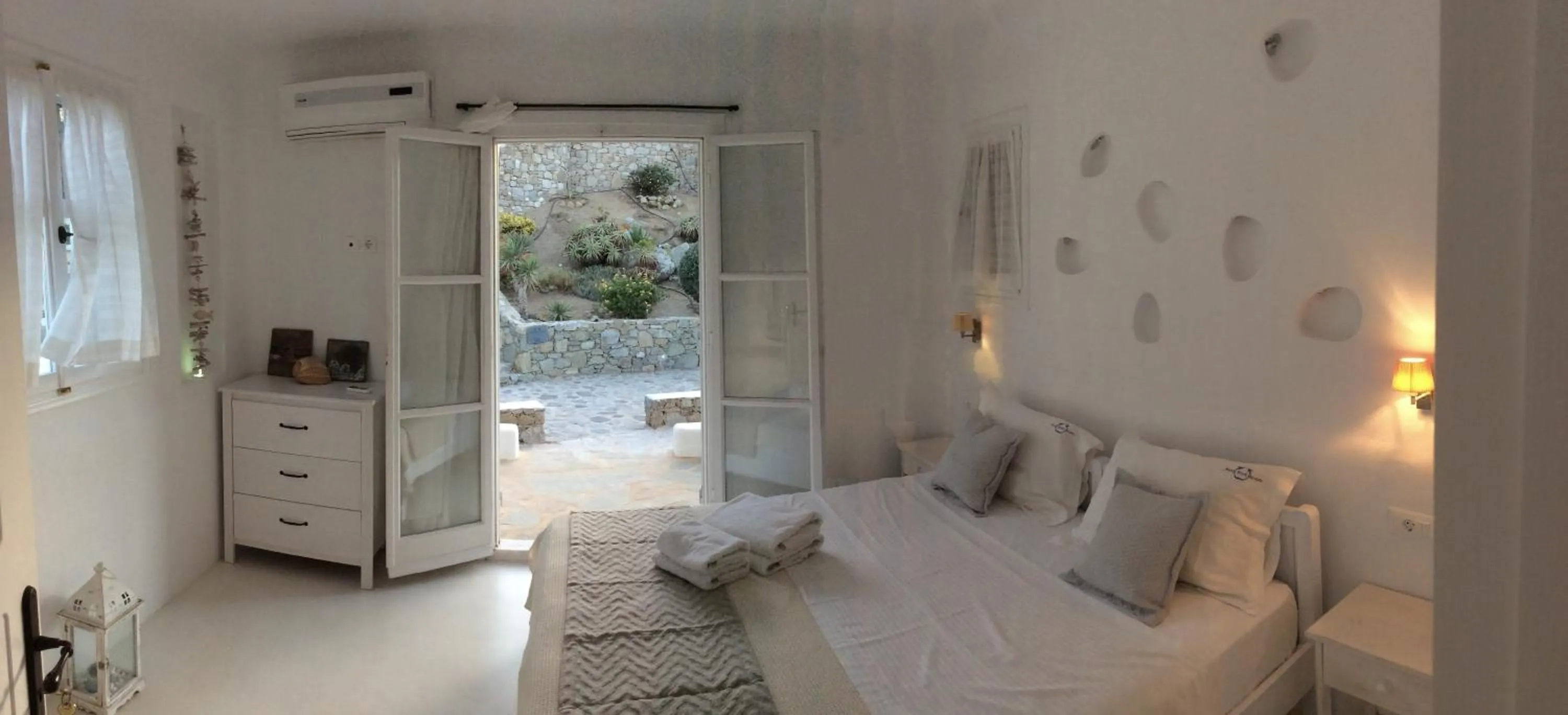 Bed in Navy Blue Suites