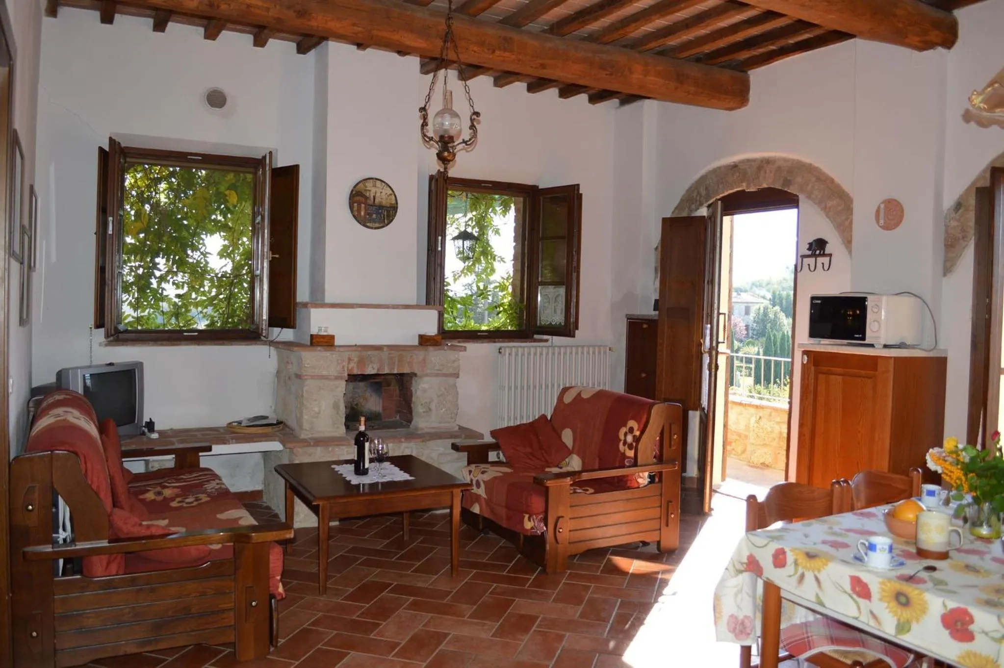 Communal lounge/ TV room in Holidays in apartment with swimming pool in Tuscany Siena