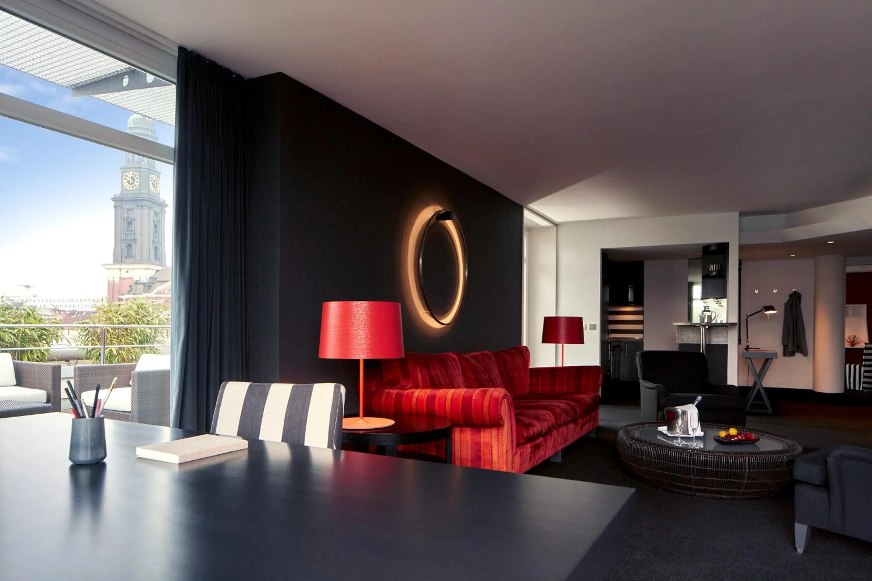 Living room in THE MADISON Hotel Hamburg