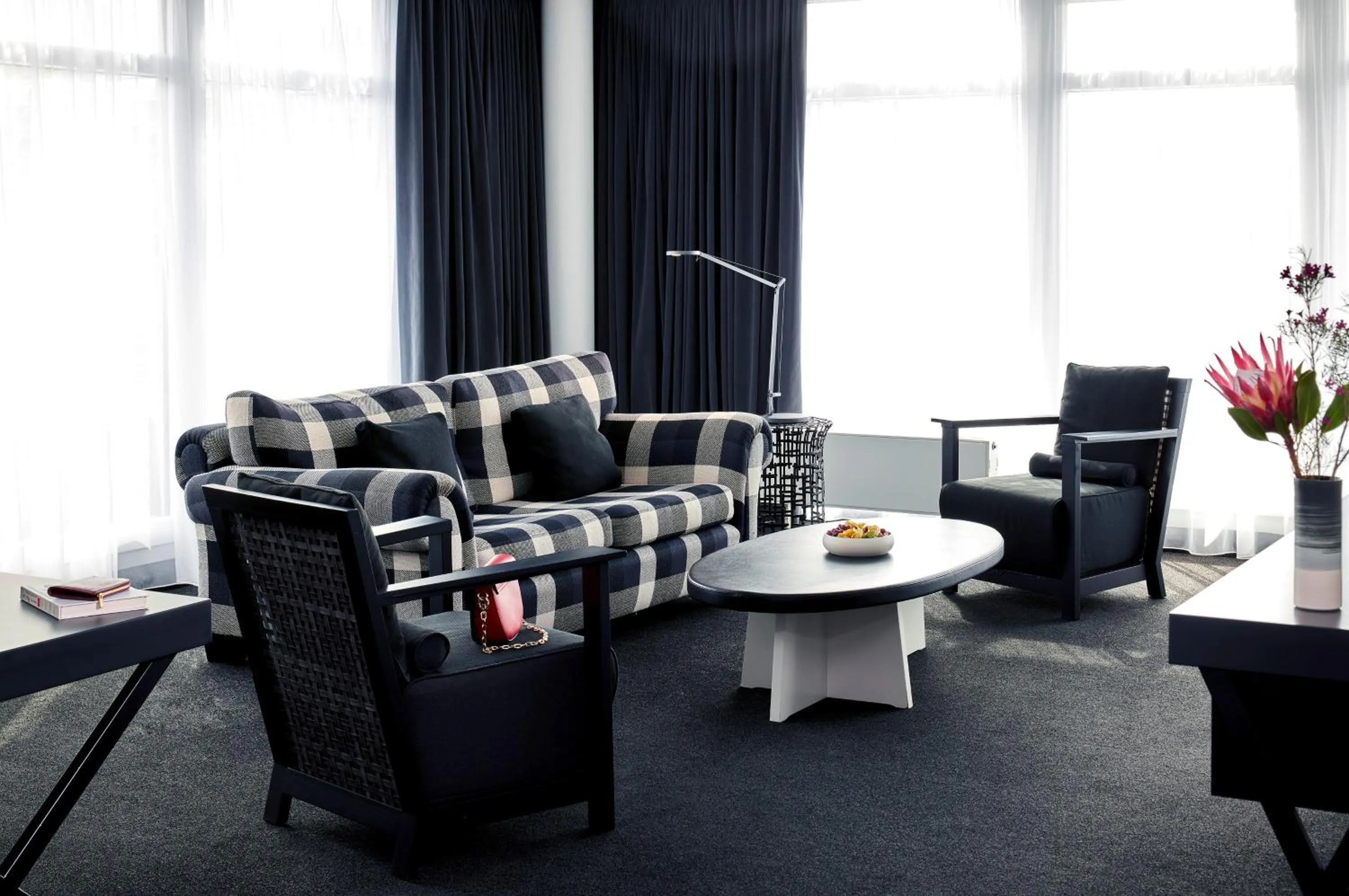 Living room in THE MADISON Hotel Hamburg