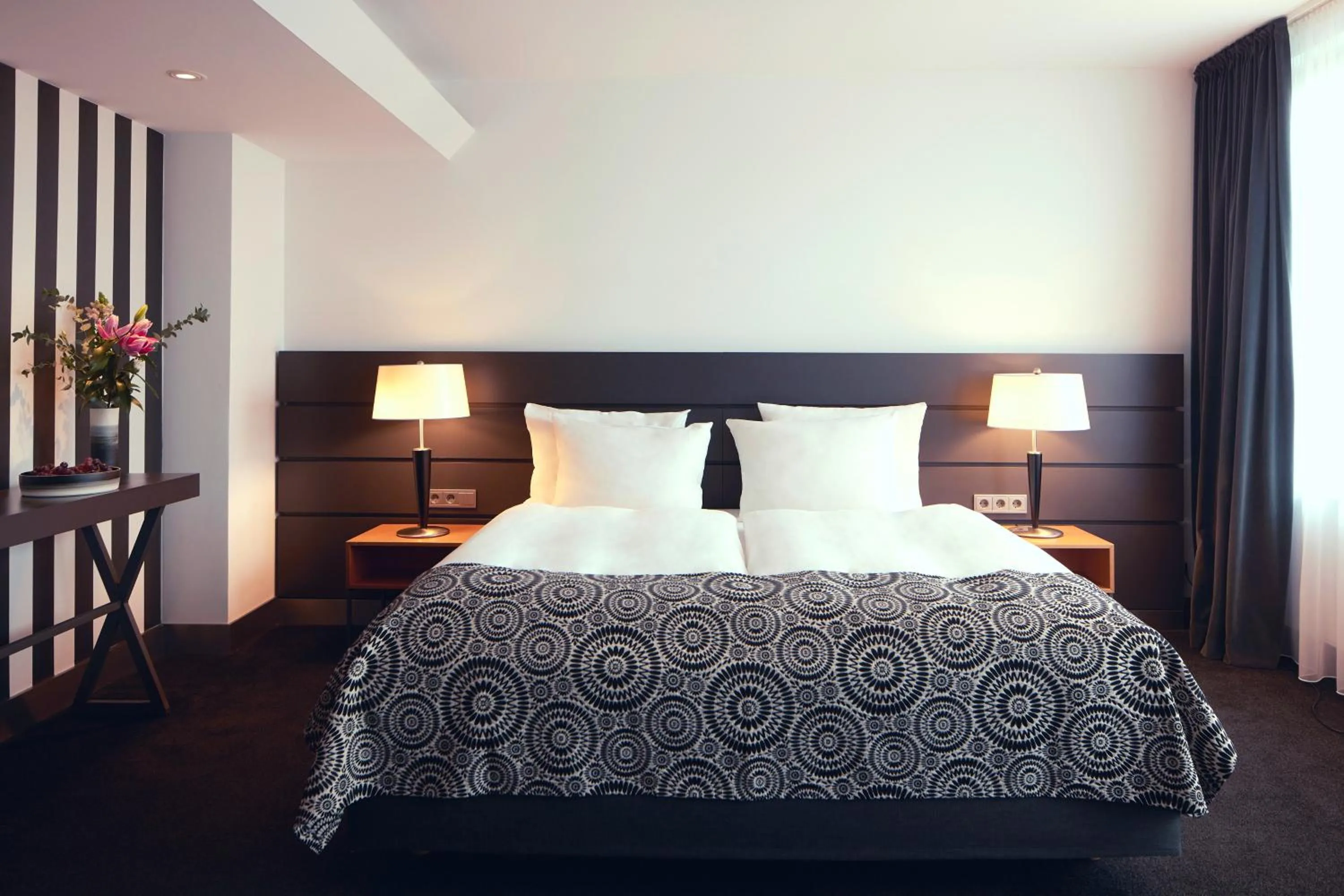 Bed in THE MADISON Hotel Hamburg