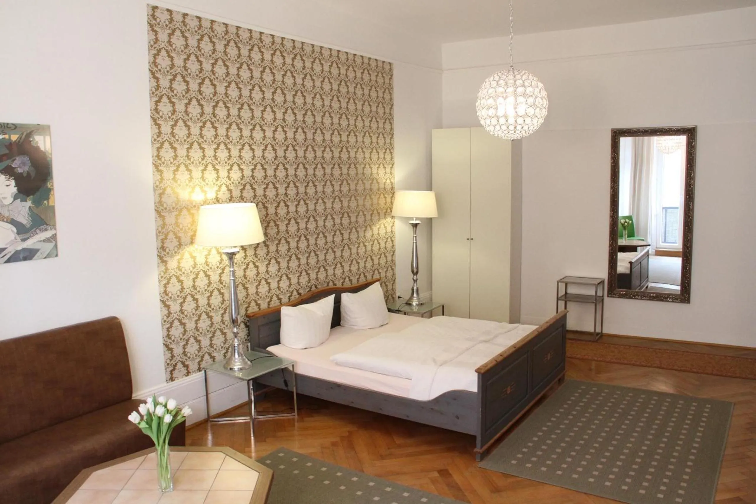 Photo of the whole room, Bed in Hotel Garni Kleist am Kurfürstendamm