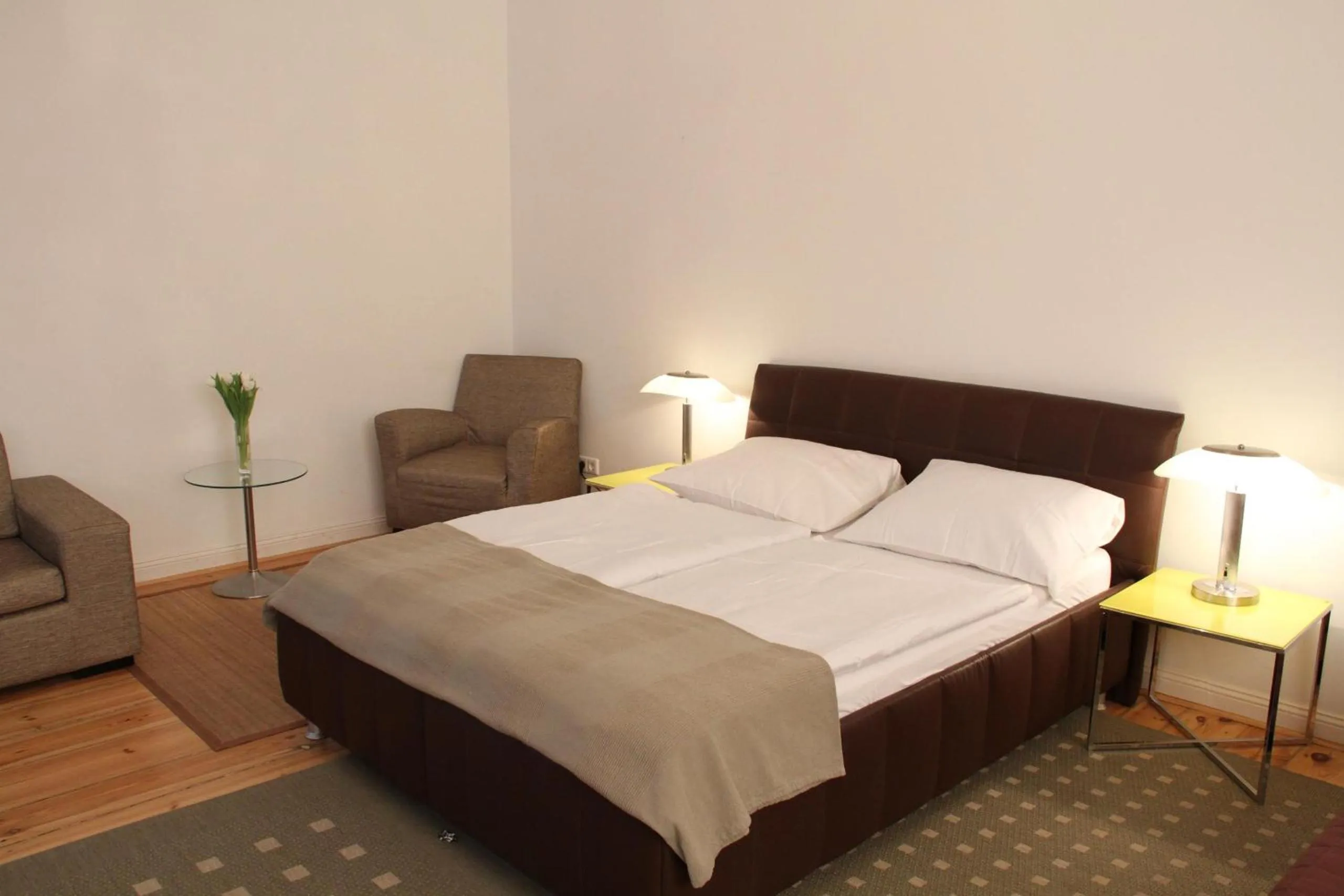 Photo of the whole room, Bed in Hotel Garni Kleist am Kurfürstendamm