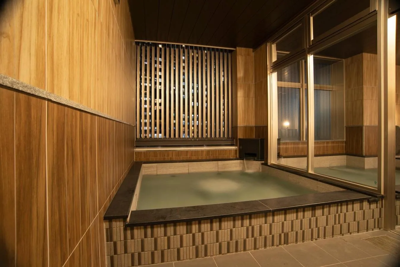 Wires Hotel Shinagawa Seaside