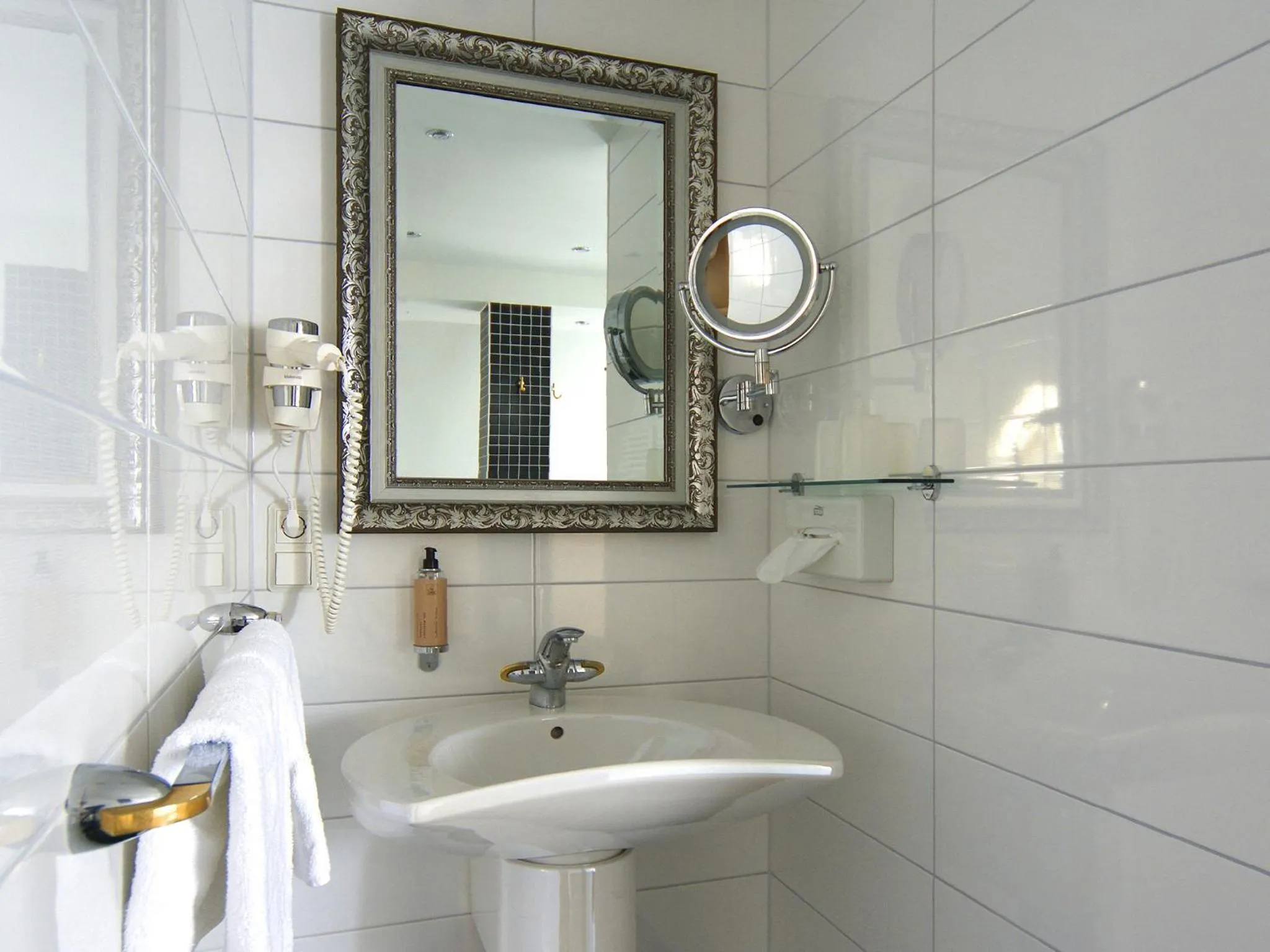 Bathroom in KurparkHotel Warnemünde