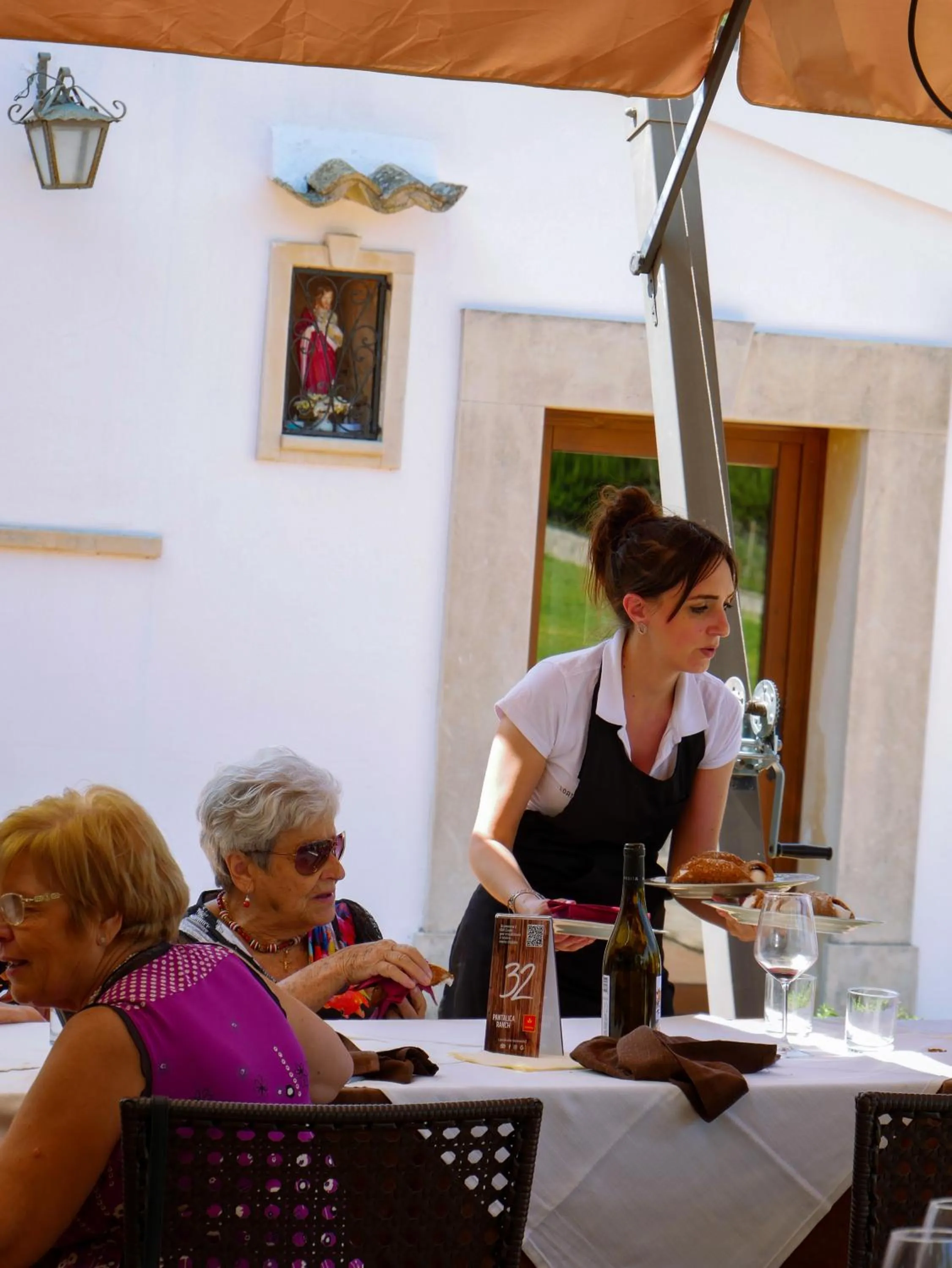 Staff in Pantalica Ranch Agriturismo Siciliano