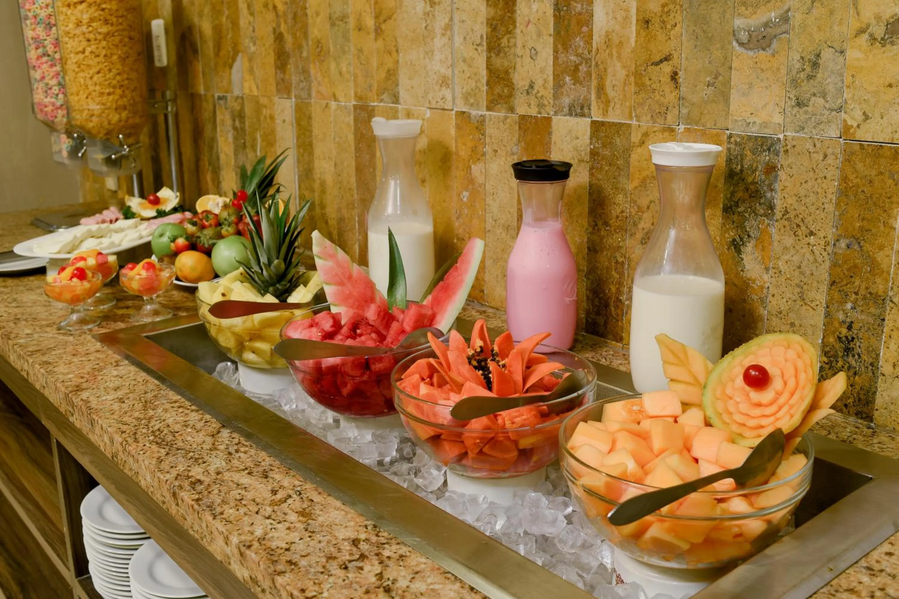 Buffet breakfast in Howard Johnson by Wyndham Barranquilla Versalles