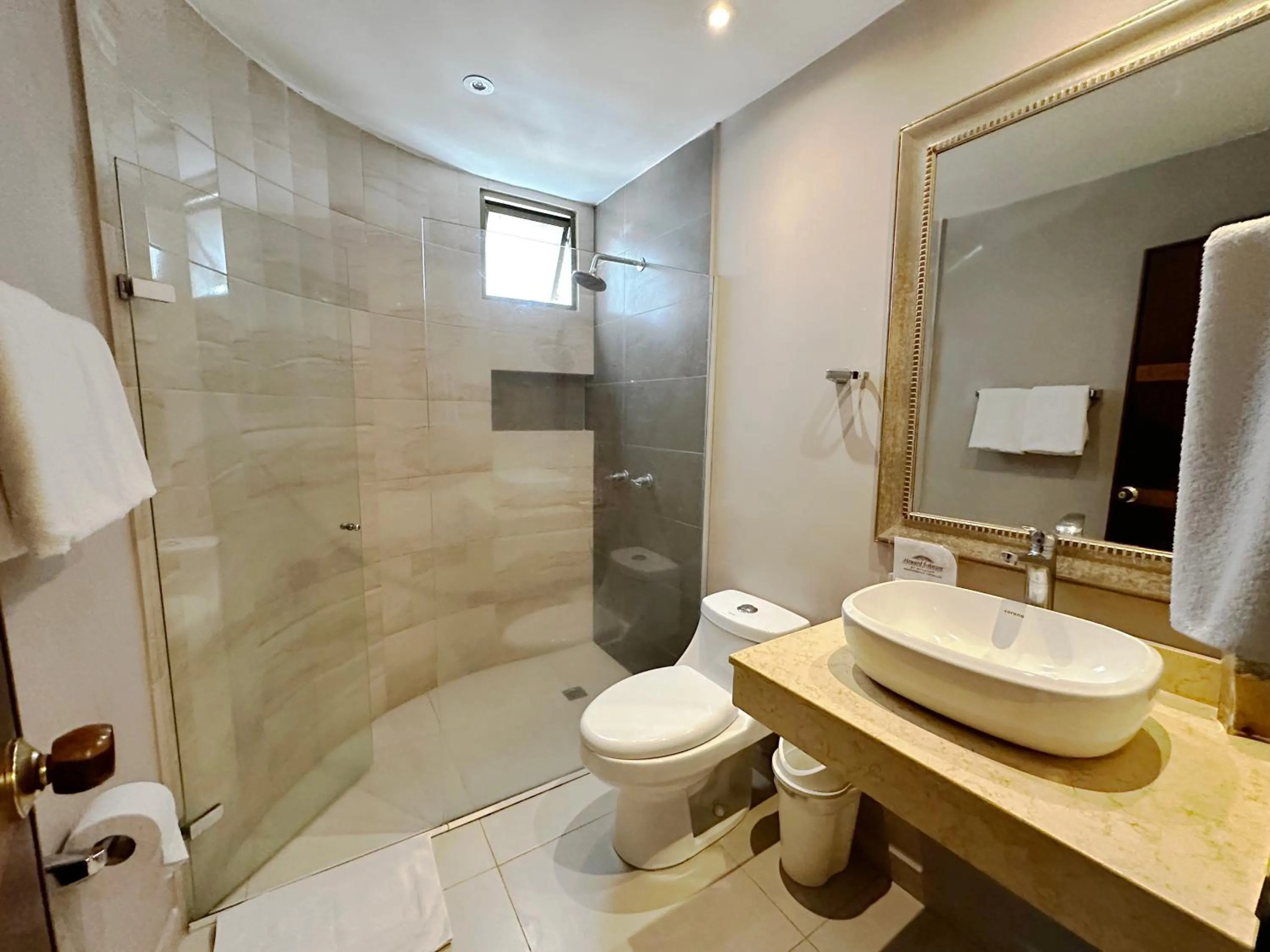 Bathroom in Howard Johnson by Wyndham Barranquilla Versalles