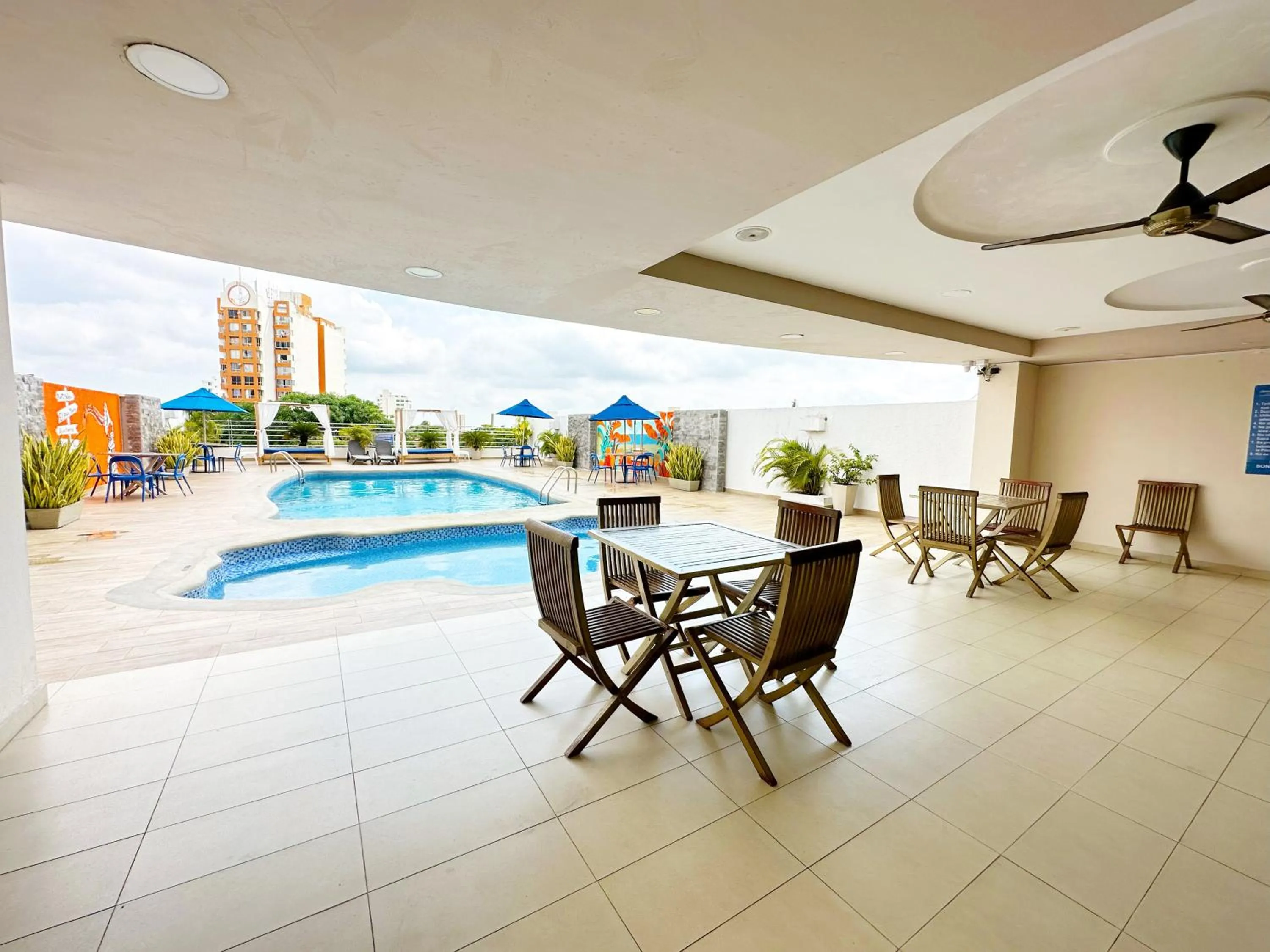 Swimming pool in Howard Johnson by Wyndham Barranquilla Versalles