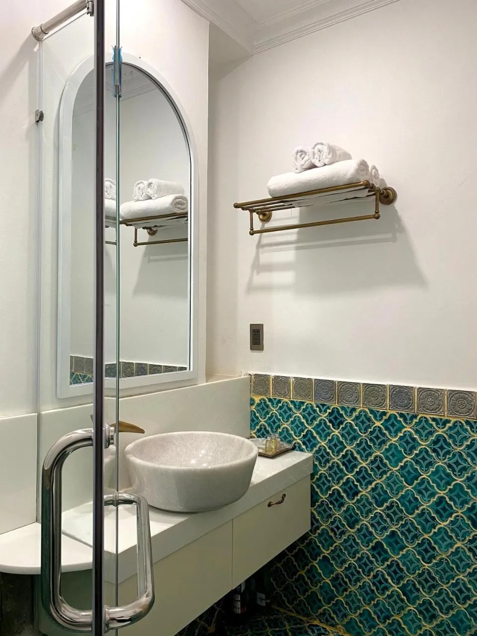 Hue Crown Boutique best hotel