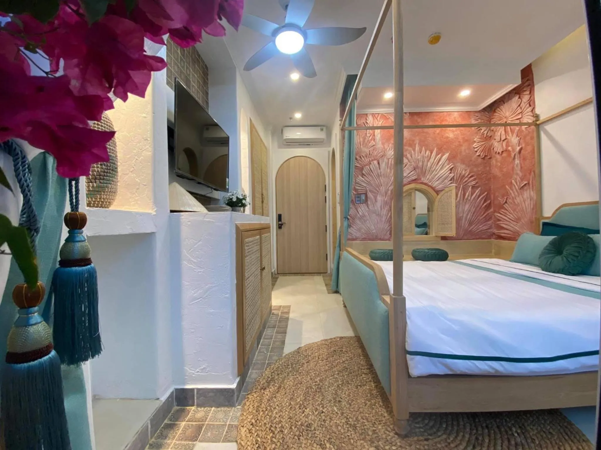 Bed in Hue Crown Boutique best hotel