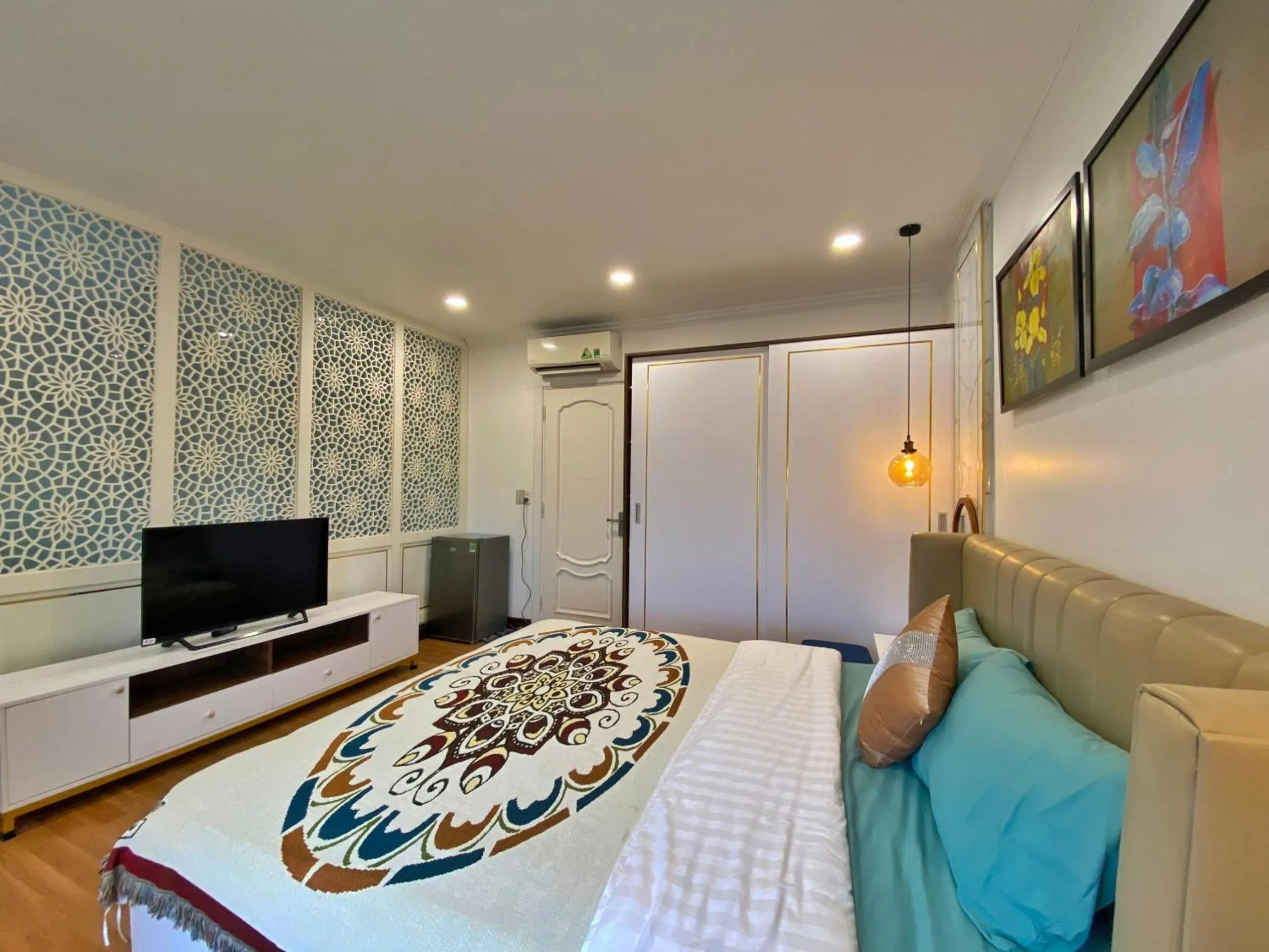 Bed in Hue Crown Boutique best hotel