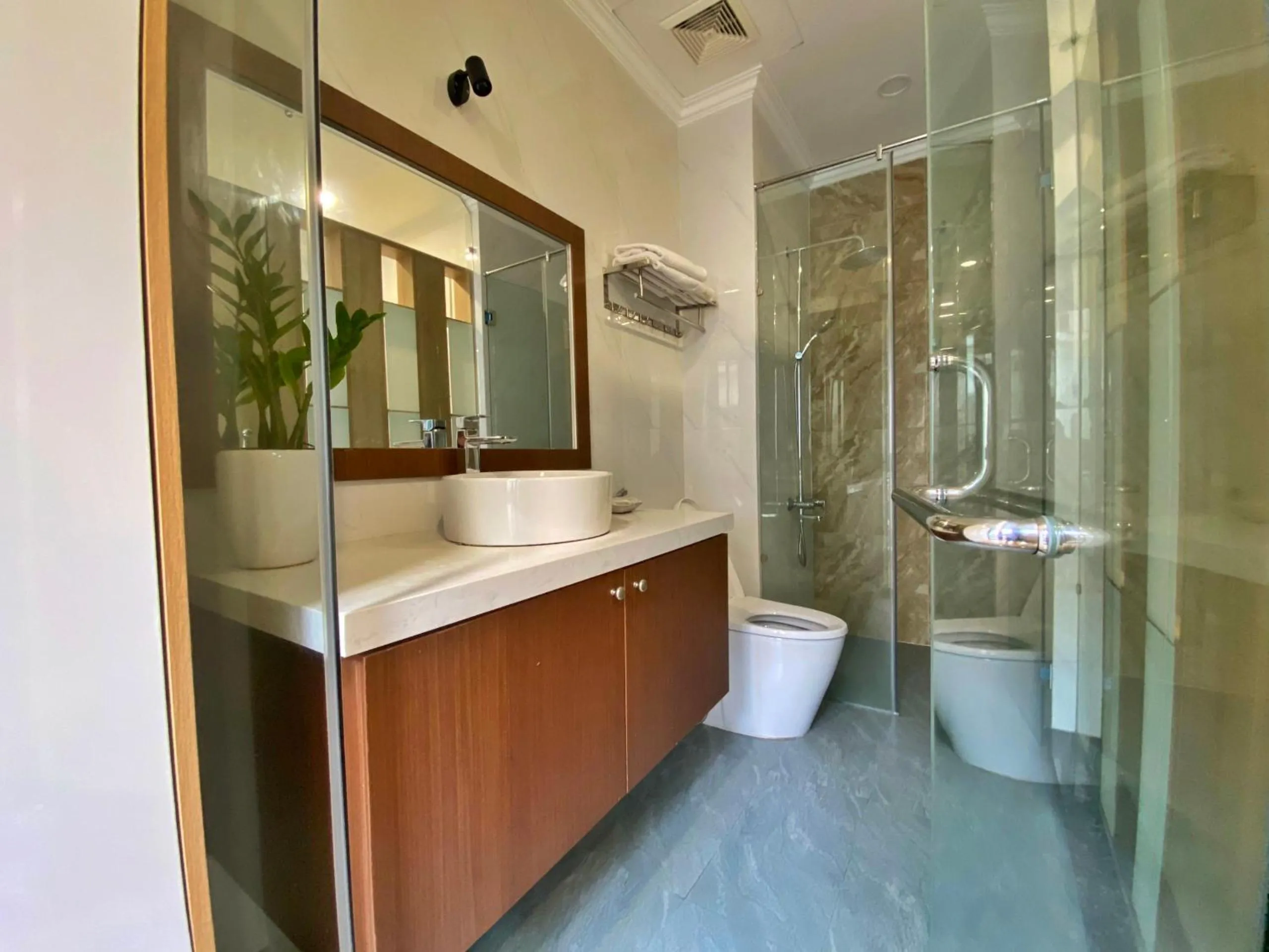 Hue Crown Boutique best hotel