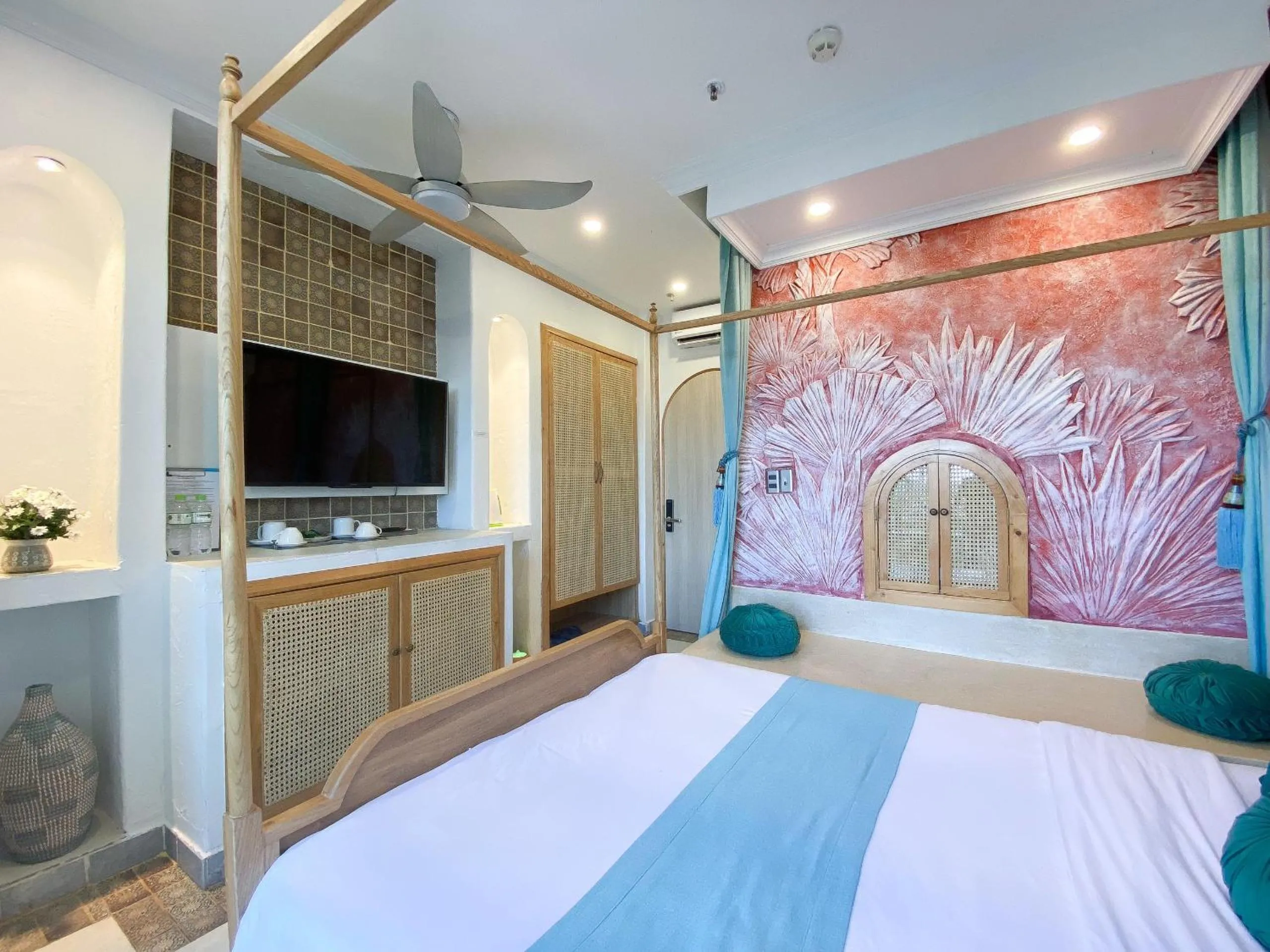 Bed in Hue Crown Boutique best hotel